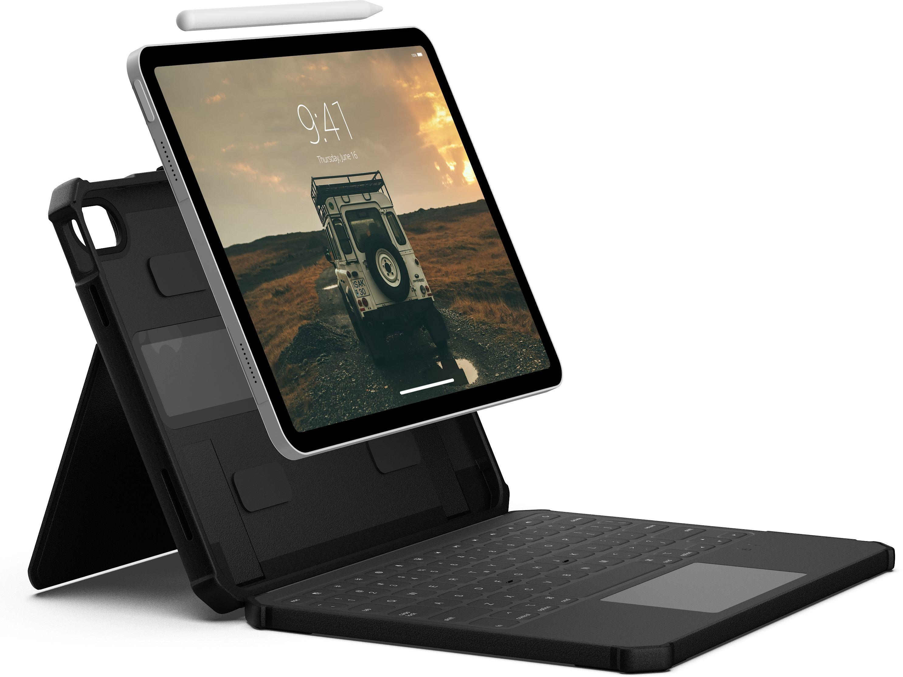 Un tablet con stilo e tastiera mostra l'immagine di un veicolo fuoristrada.