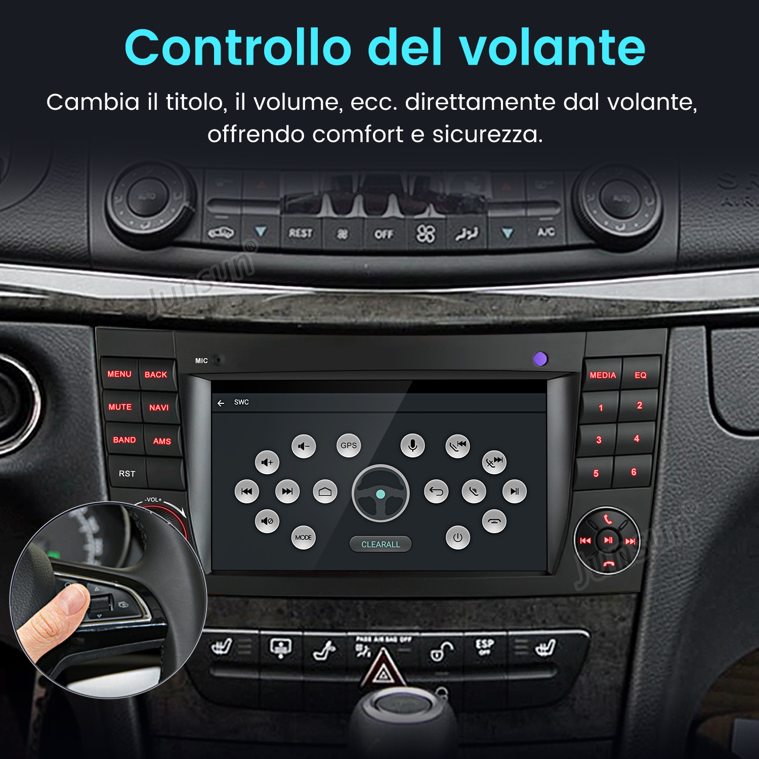 Un dito aziona il display del volante di un'auto, controllando i media.