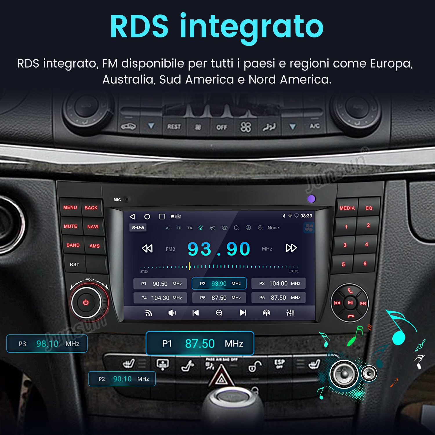 Il display di una radio per auto mostra FM2 93.90 MHz e stazioni salvate.