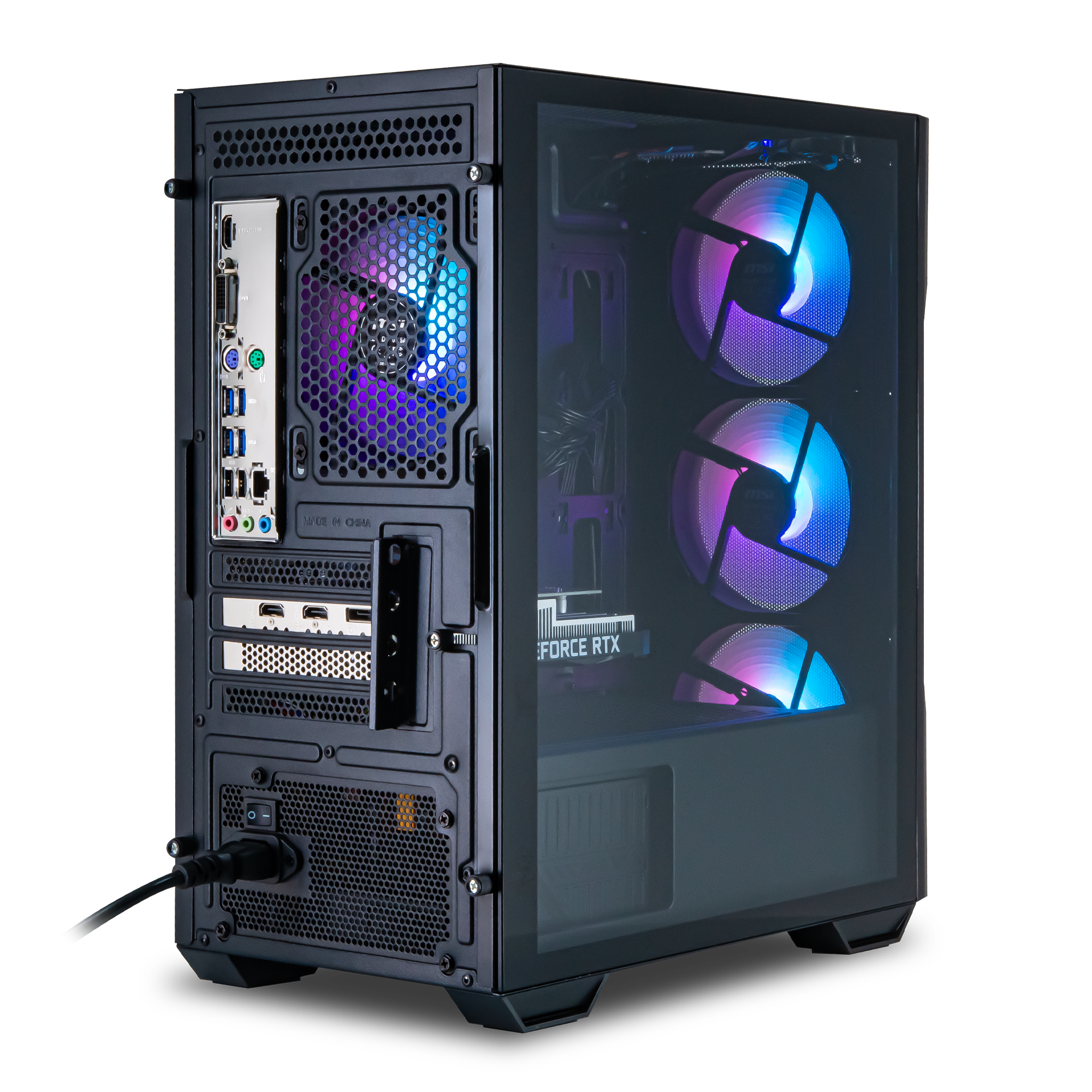 Achterkant van een pc met poorten, verlichte ventilatoren en RTX grafische kaart.