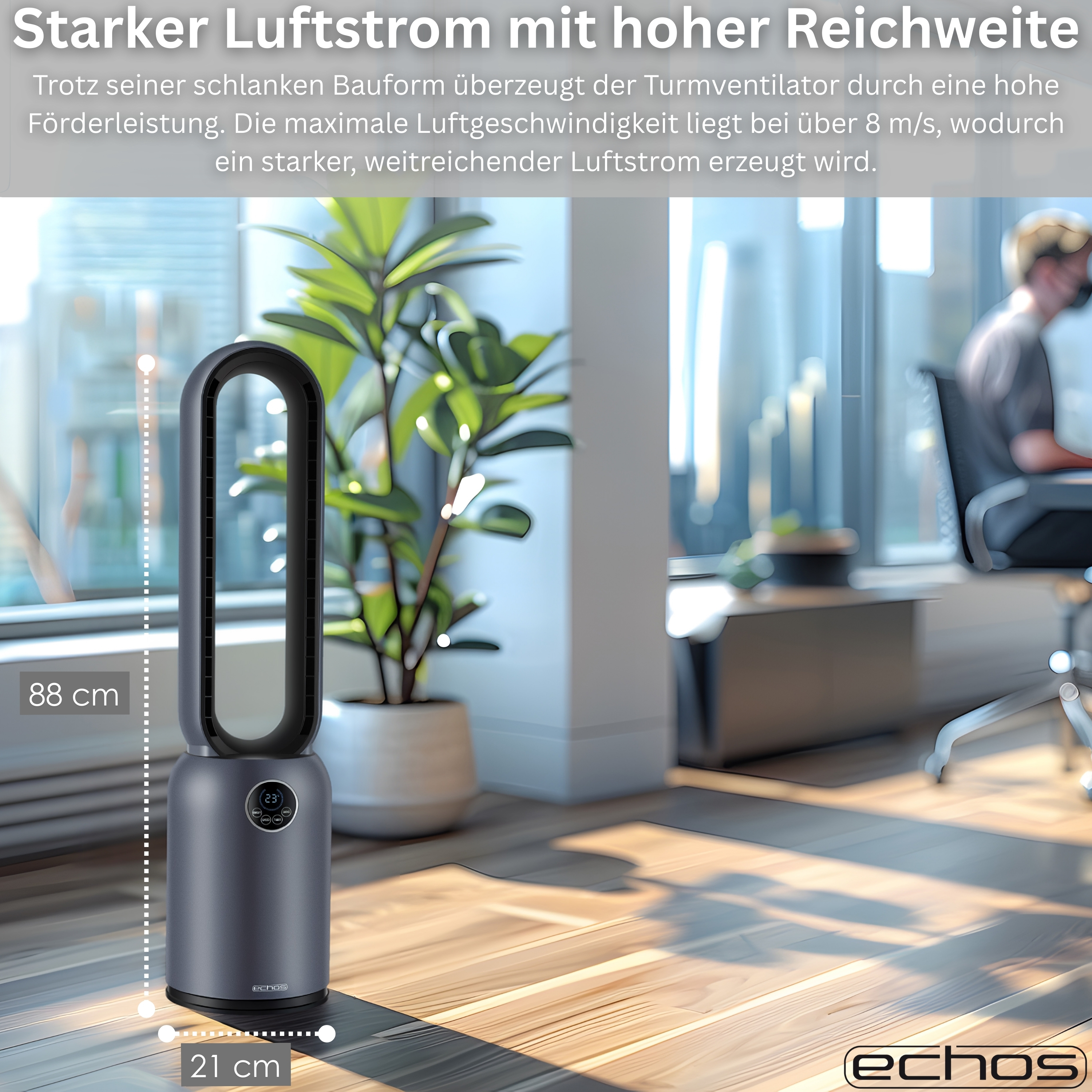 Ein schlanker, dunkler Turmventilator steht auf einem Holzboden vor einem Fenster.