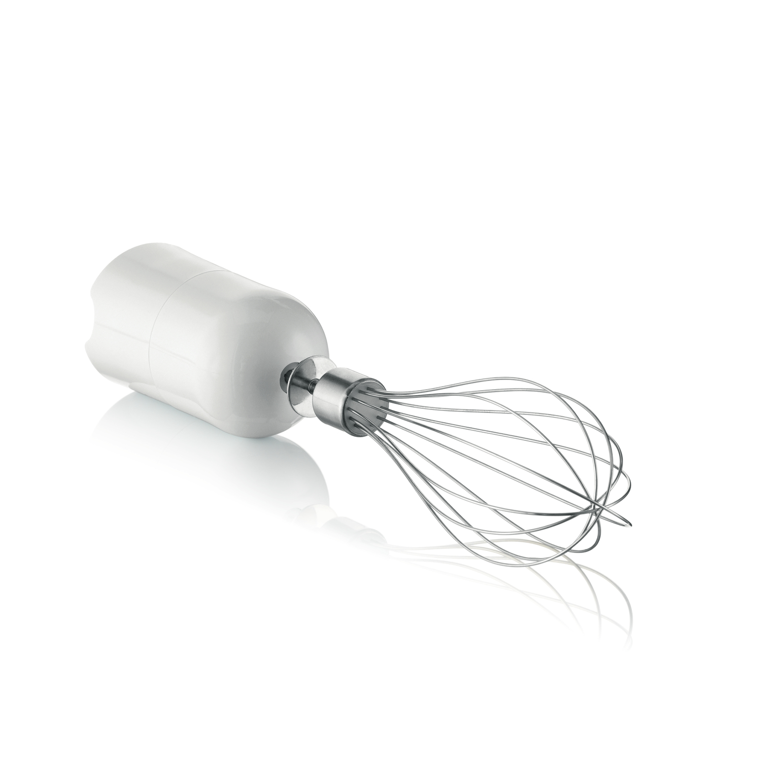 Un accessorio bianco per frullatore a mano con frusta in metallo.