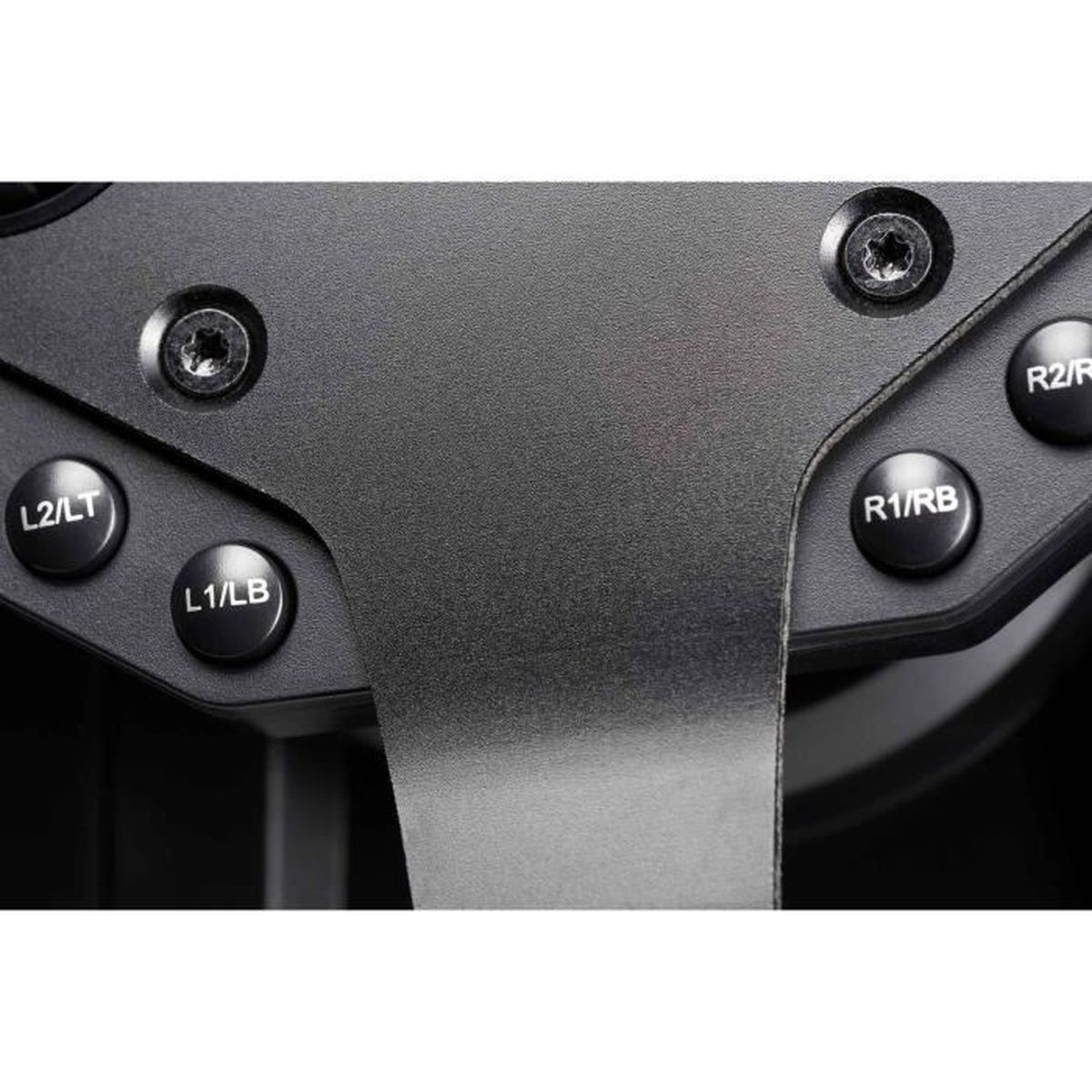 Nahaufnahme eines schwarzen Controllers mit den Tasten L2/LT, L1/LB, R1/RB und R2/R.