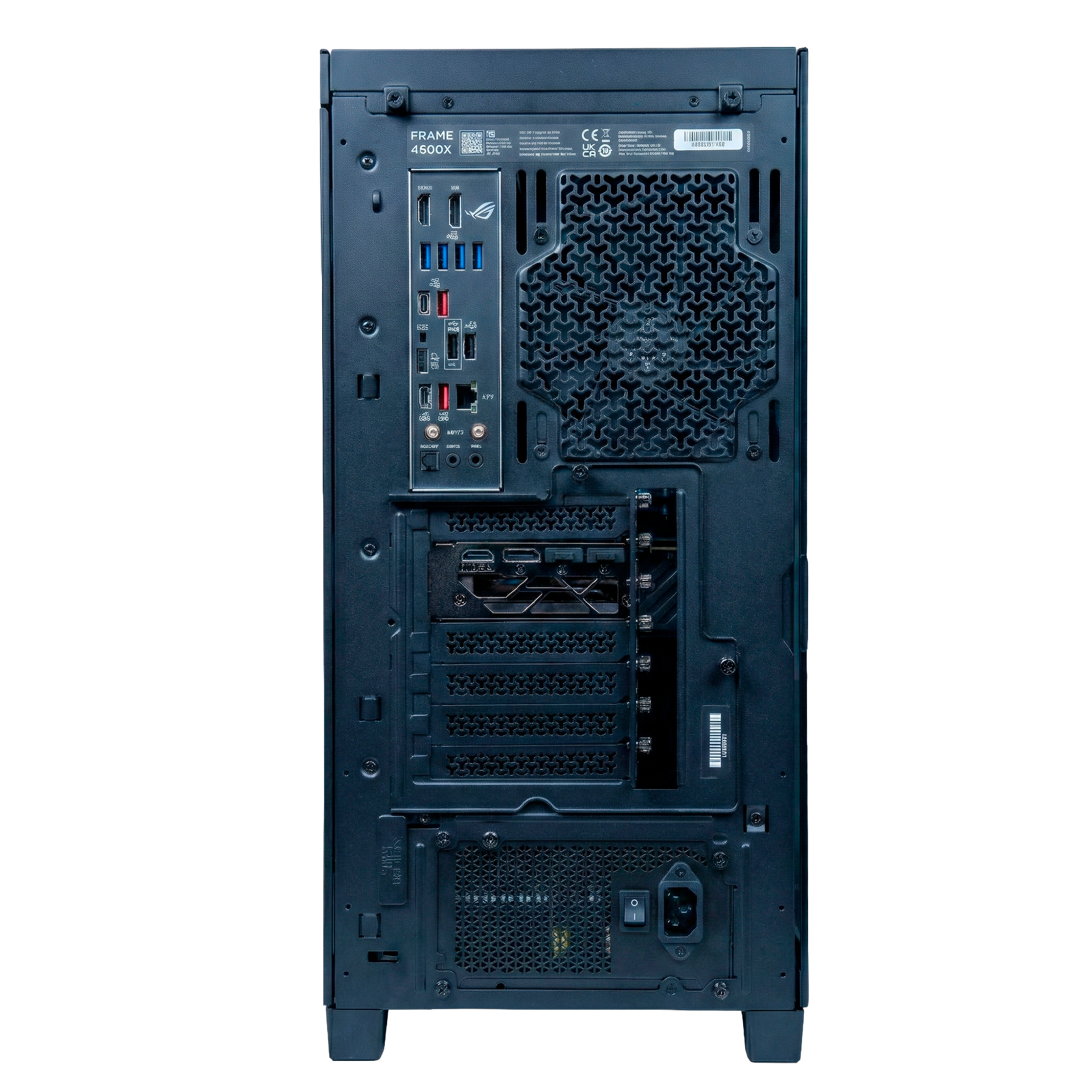 Parte trasera de una caja de PC negra con puertos, ventilaciones y fuente de alimentación.