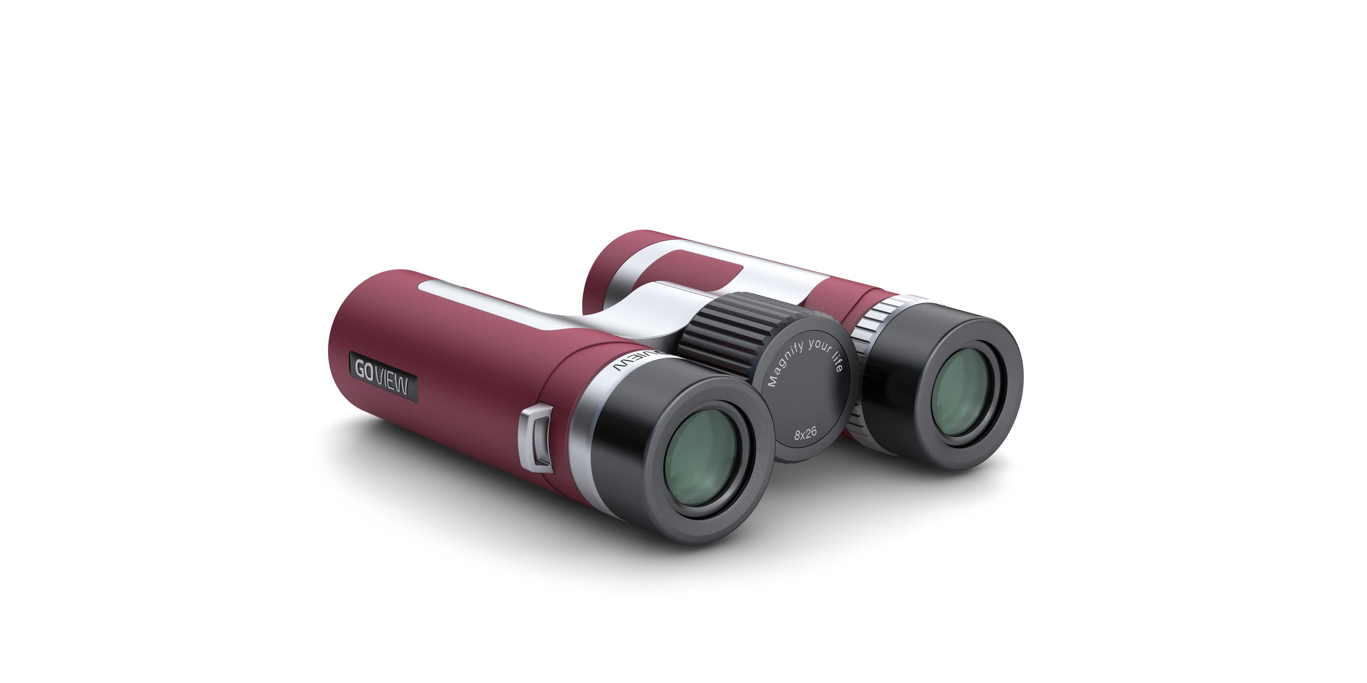 Binocolo bordeaux e argento con lenti nere su sfondo bianco.