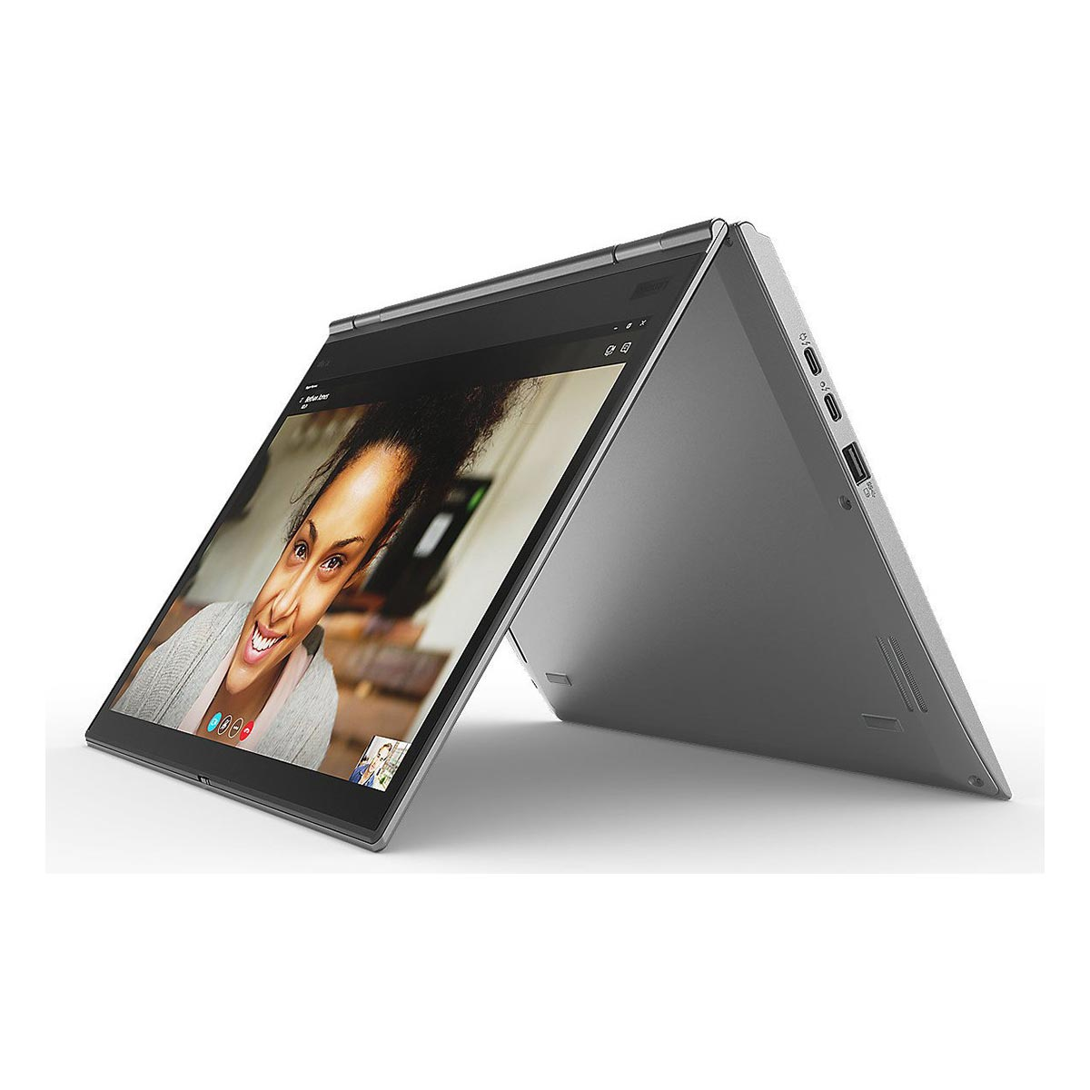 Otwarty laptop wyświetla okno rozmowy wideo z kobietą.