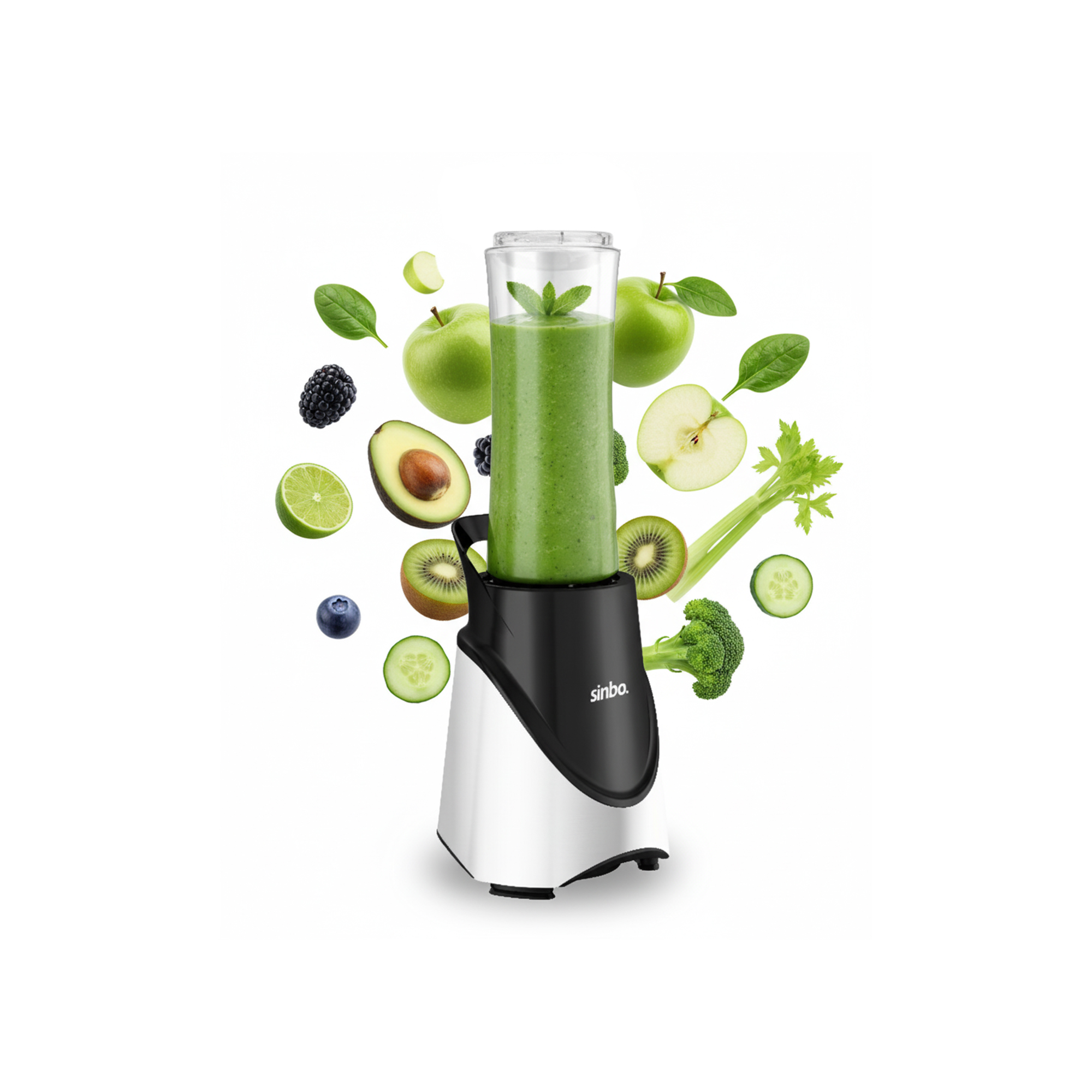 Yeşil smoothie'li blender, elma, böğürtlen, avokado ve sebzelerle çevrili.