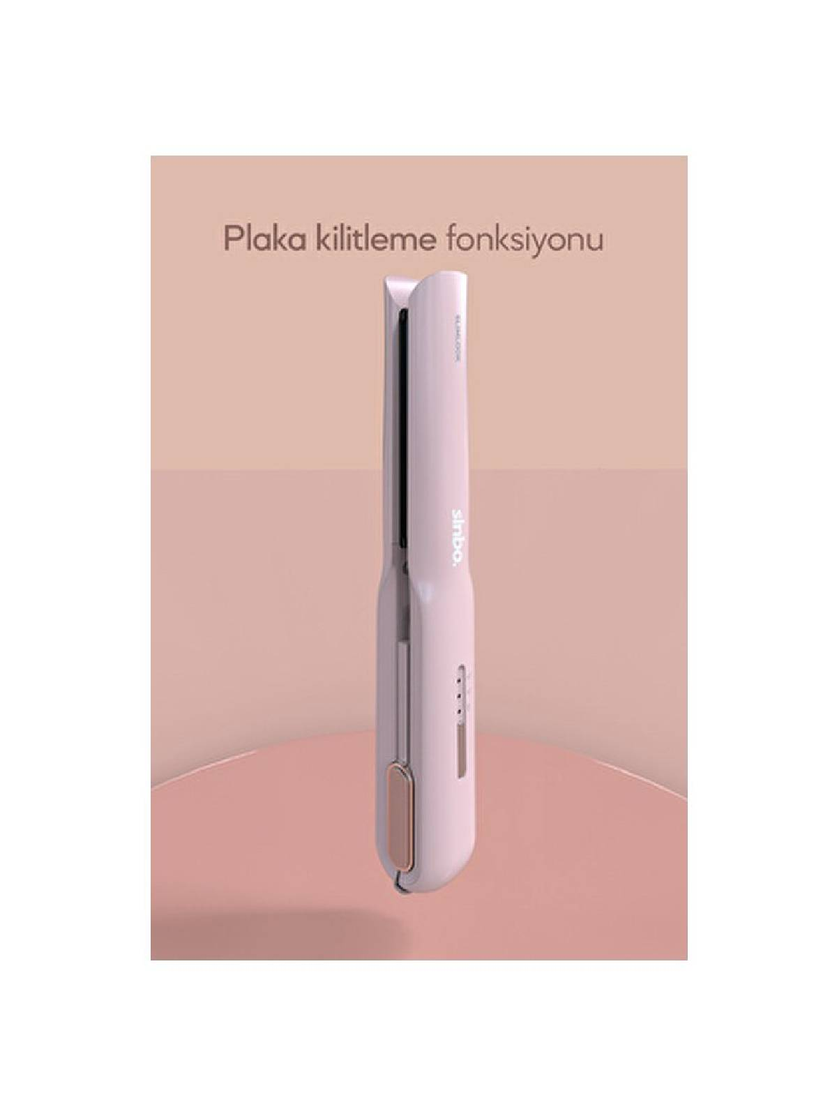 Plaka kilitleme özellikli pembe saç düzleştirici pembe bir platformda duruyor.