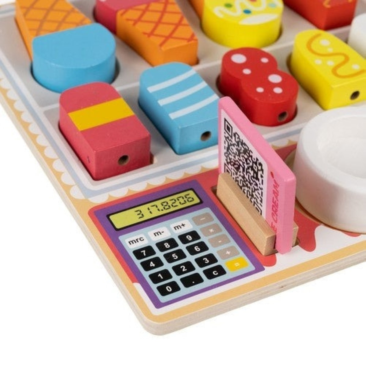 Caja registradora de juguete de madera con bloques de helado y pastel.