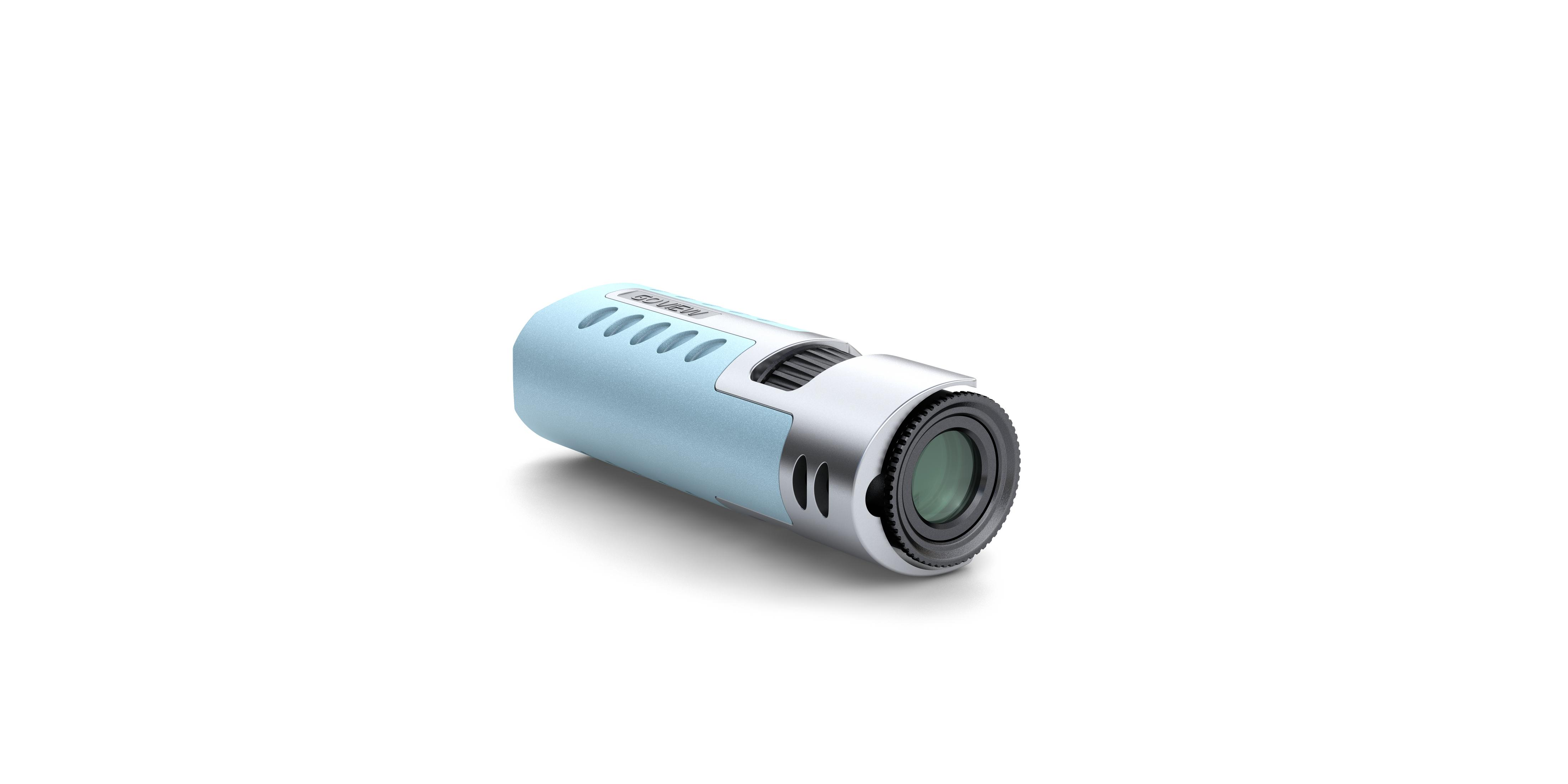 Una fotocamera azzurra con accenti argentati e obiettivo.