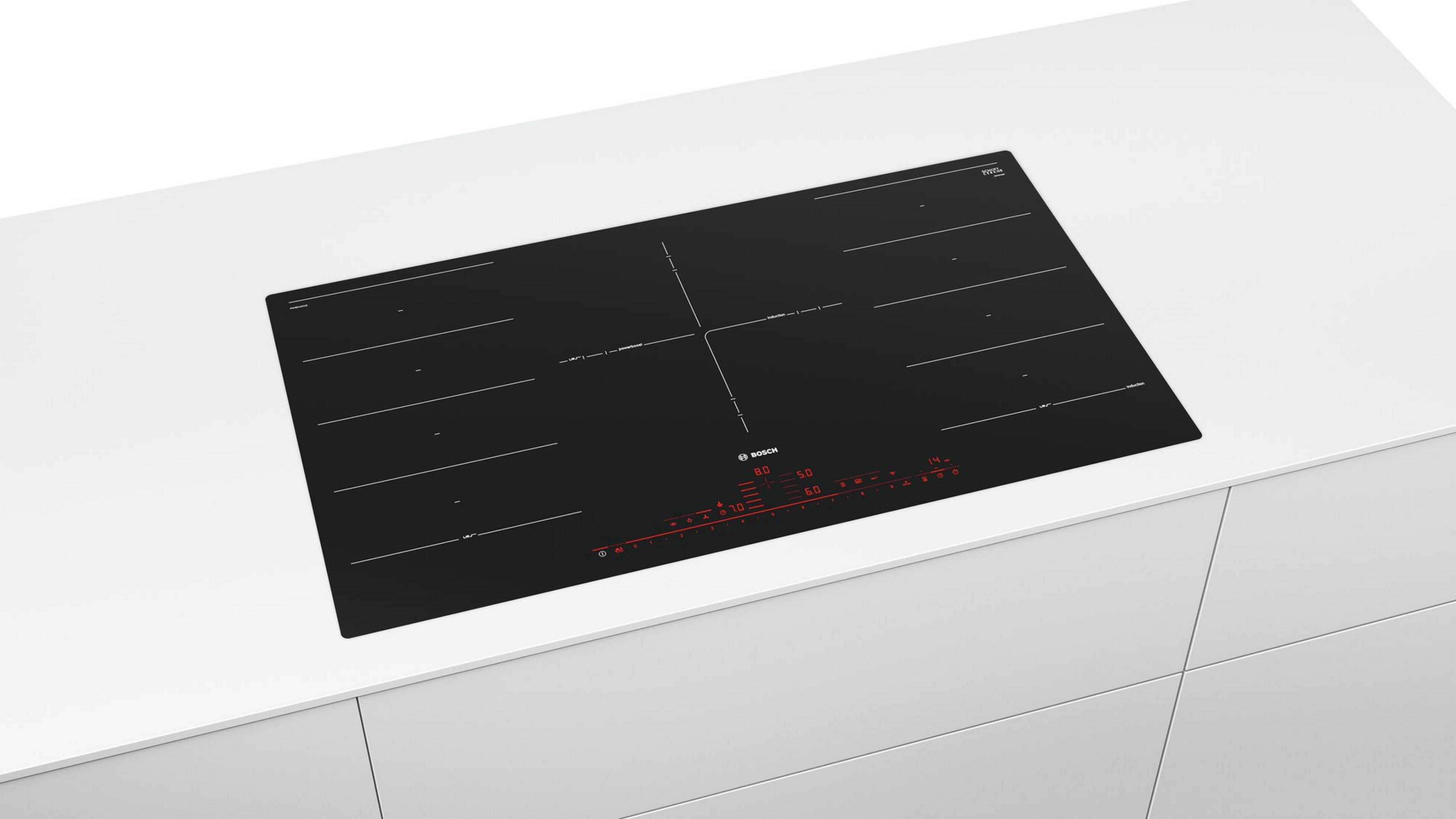 Piano cottura a induzione nero con quattro zone e pannello di controllo touch.