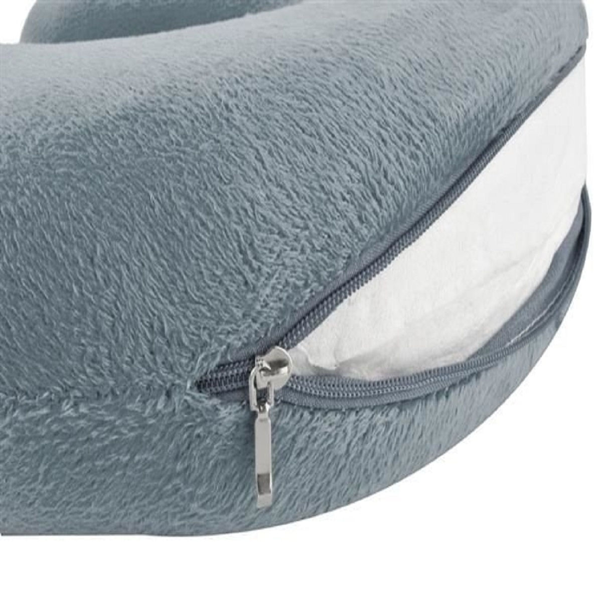 Almohada de cuello gris con cremallera abierta y relleno blanco.