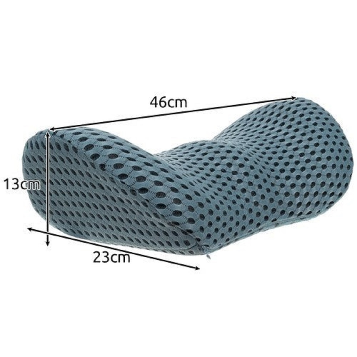 Almohada de malla gris con dimensiones 46x23x13 cm.