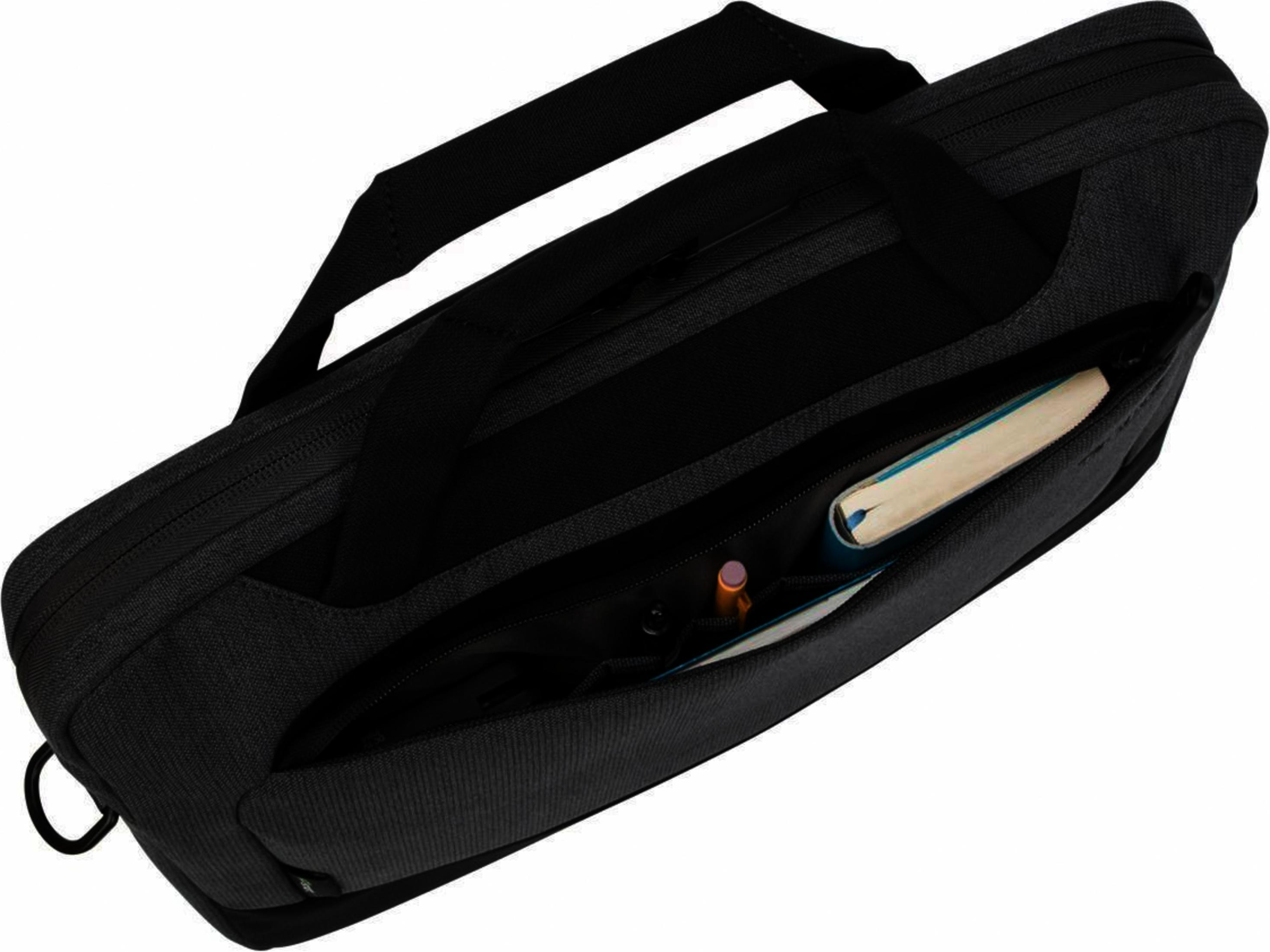 Schwarze Tasche mit offenem Fach, darin ein Buch und ein Stift.