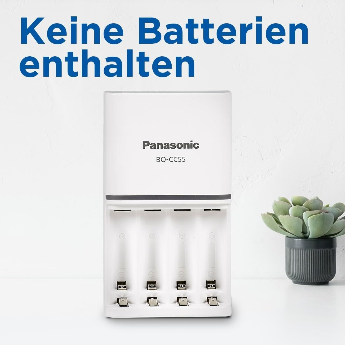 Weiße Panasonic Ladestation für Batterien mit vier Steckplätzen.