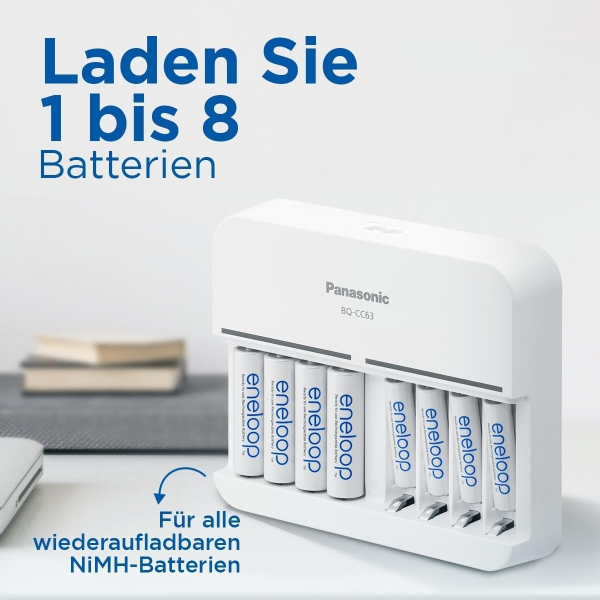 Ein Panasonic Ladegerät mit 6 eneloop Batterien. Es können 1-8 Batterien geladen werden.