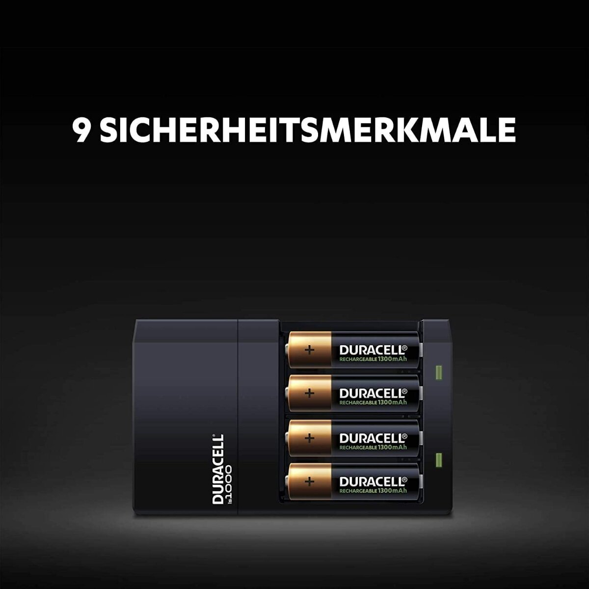 Ein schwarzes Ladegerät mit vier Duracell AA-Akkus, die geladen werden.