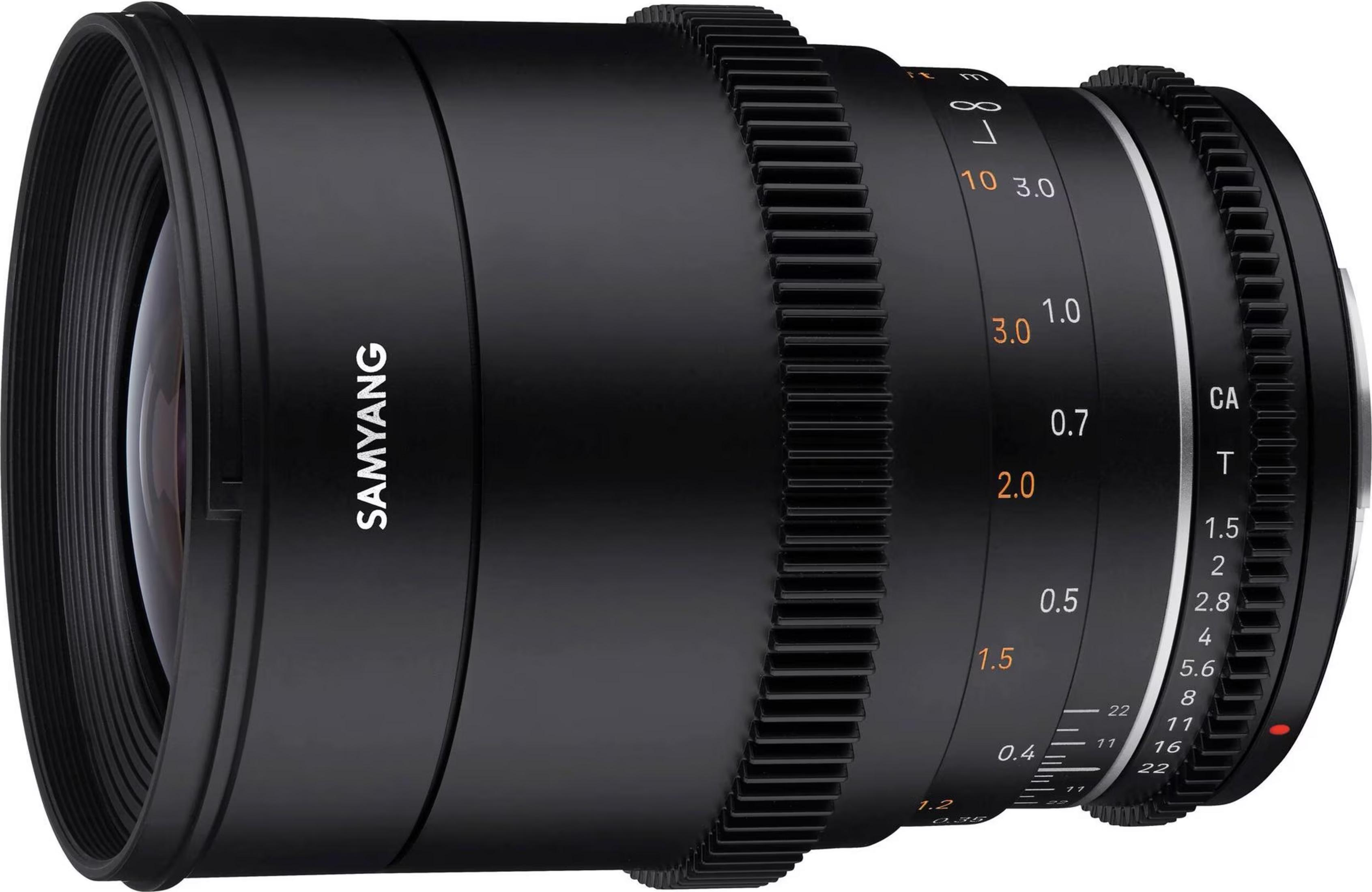 Schwarzes Samyang Objektiv mit Fokus- und Blendenringen mit Markierungen.