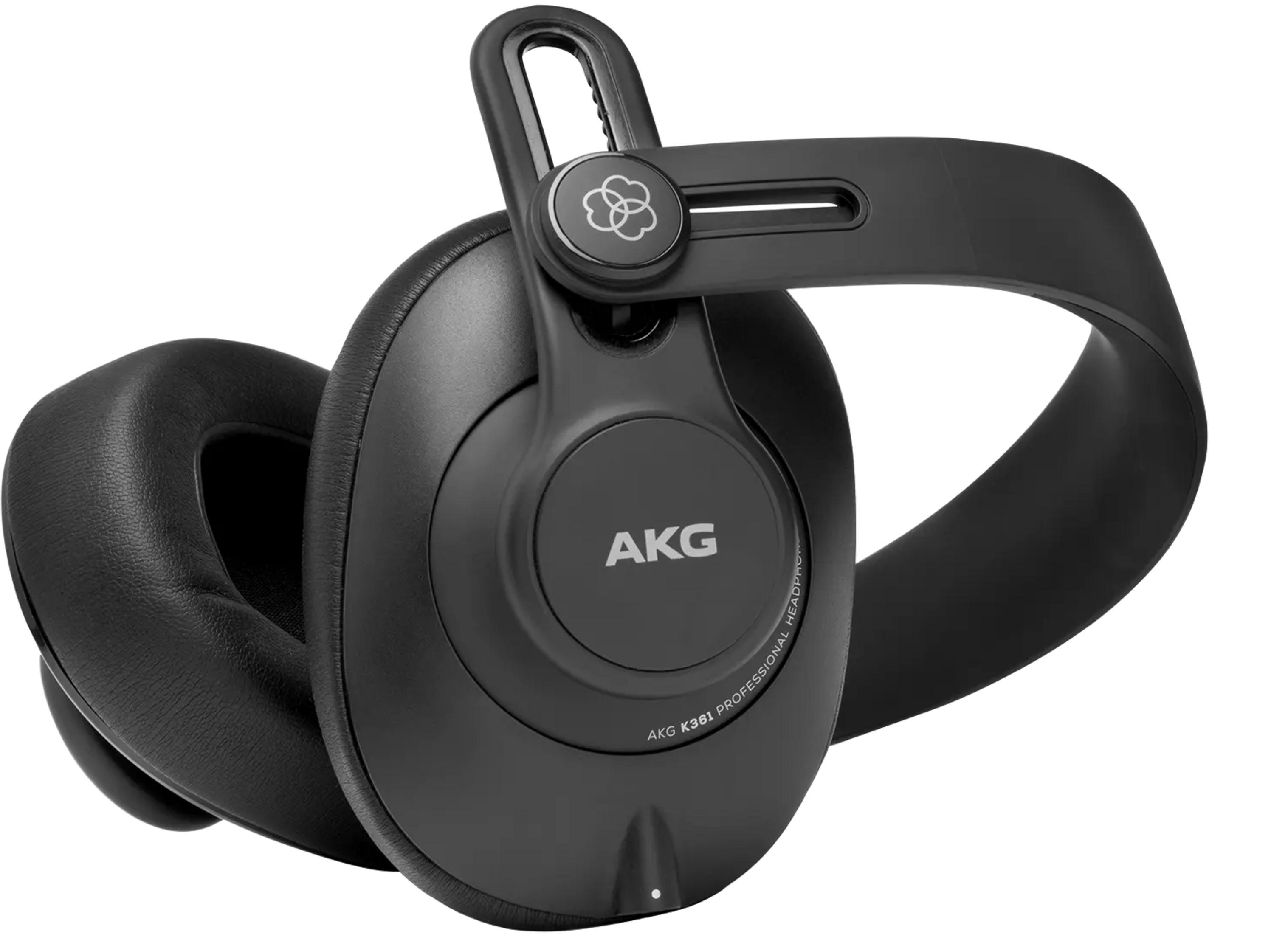 Auriculares AKG negros con almohadillas de cuero y logo plateado.