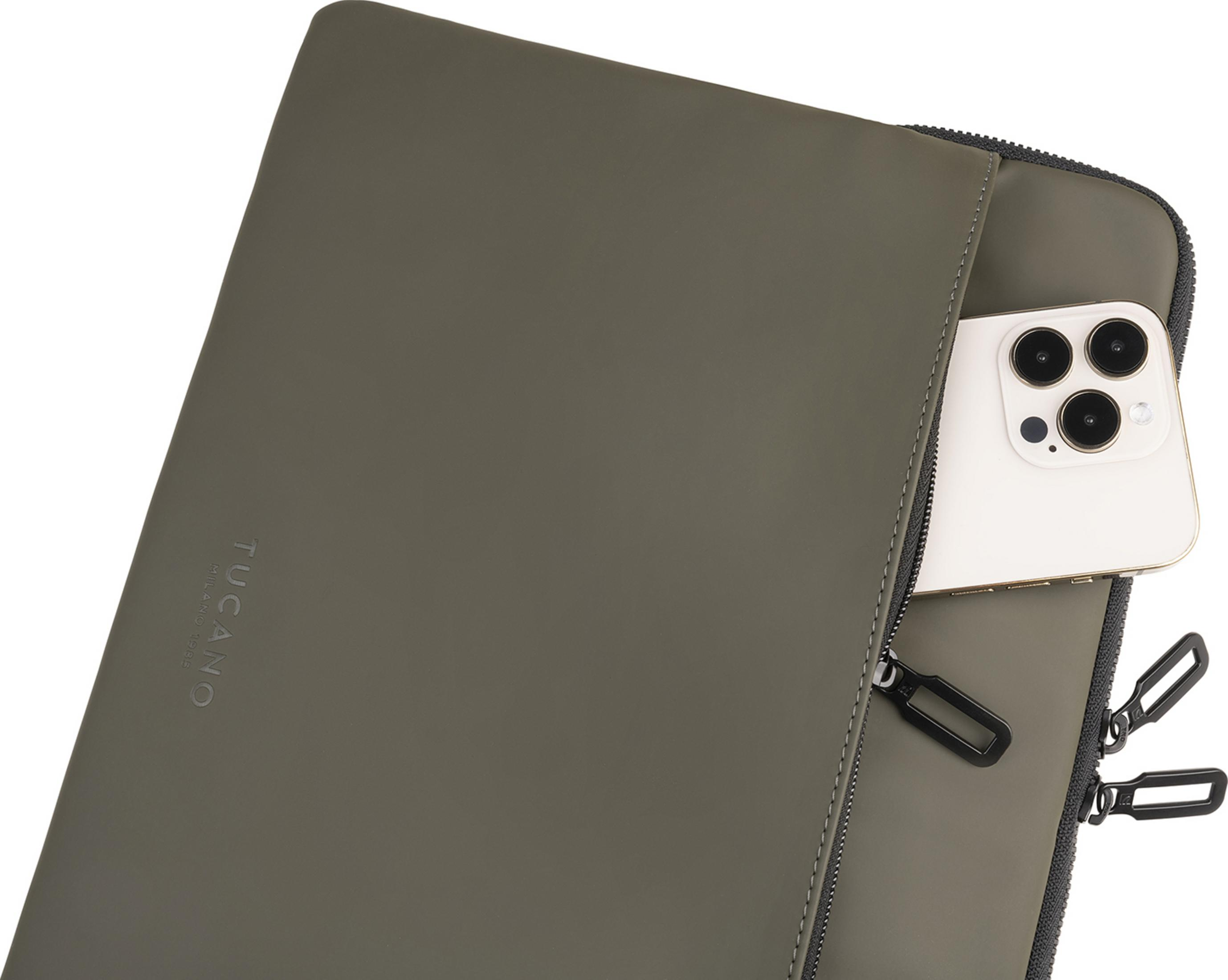 Una borsa grigia per laptop con uno smartphone bianco che sporge parzialmente.