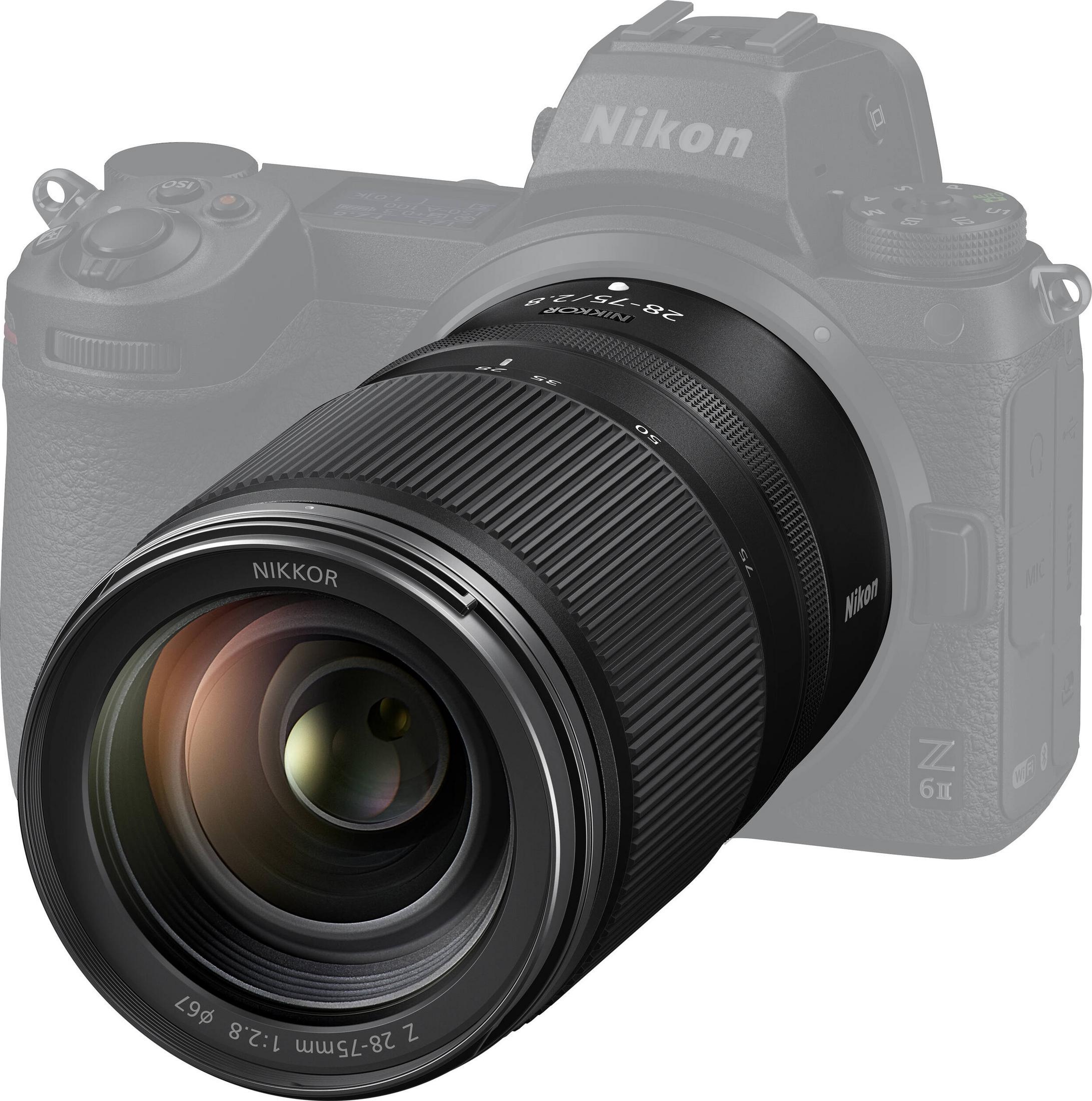 Obiettivo Nikon Z 28-75mm 1:2.8 montato su fotocamera Nikon Z 6II.