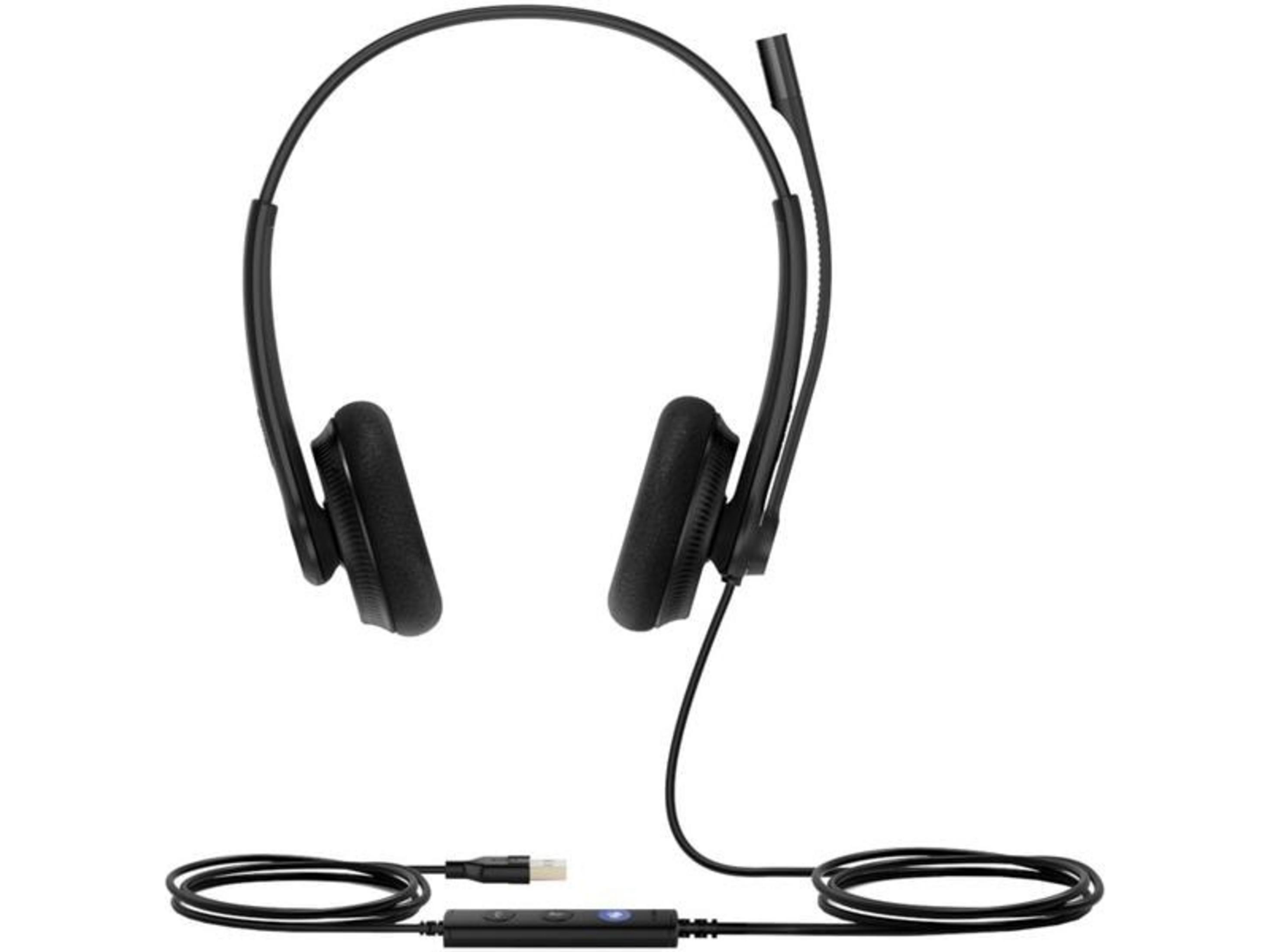 Auriculares negros con micrófono, conector USB y controles en línea.