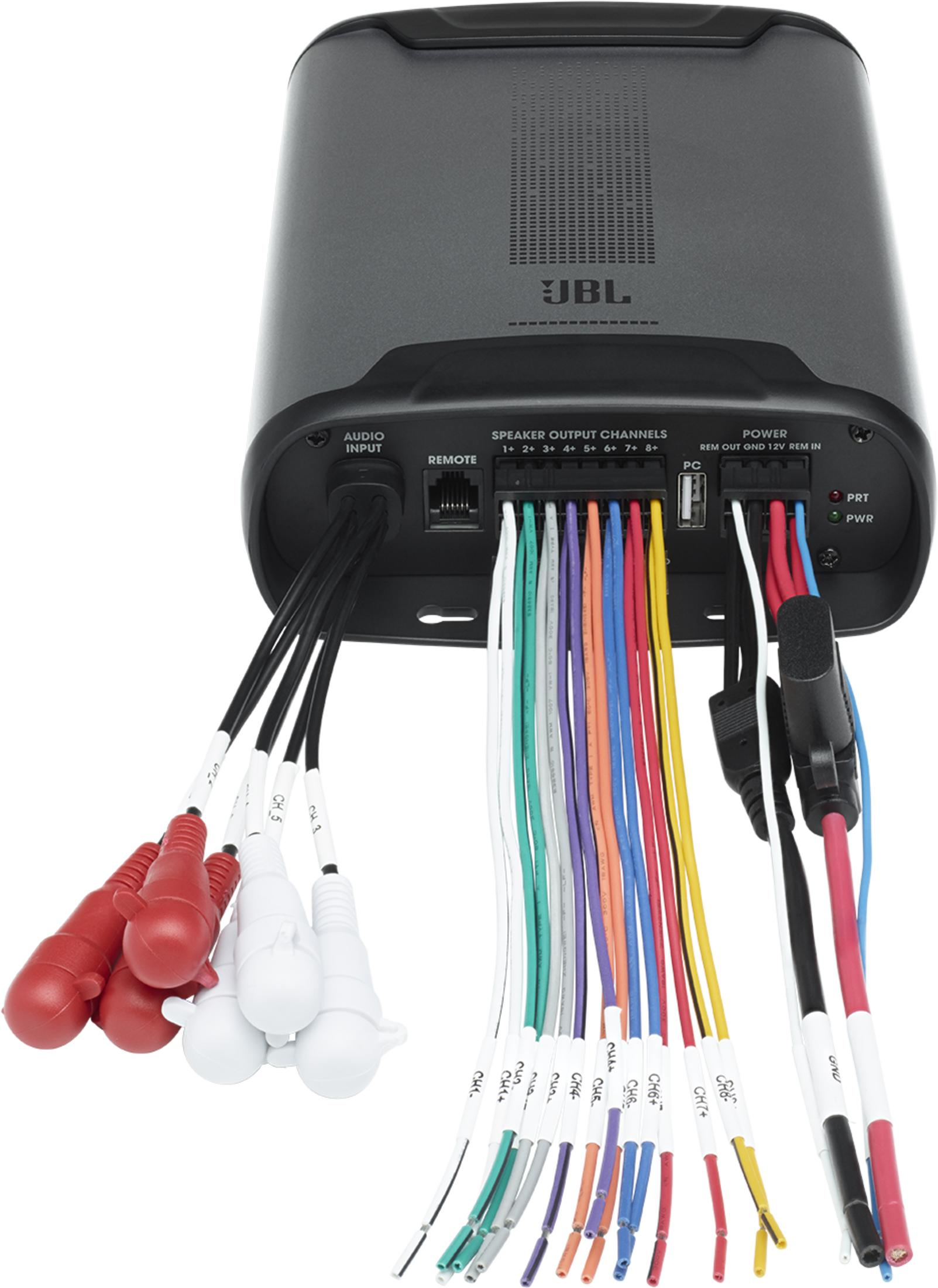 JBL-Verstärker mit vielen bunten Kabeln für Audio-Ein-/Ausgänge und Strom.