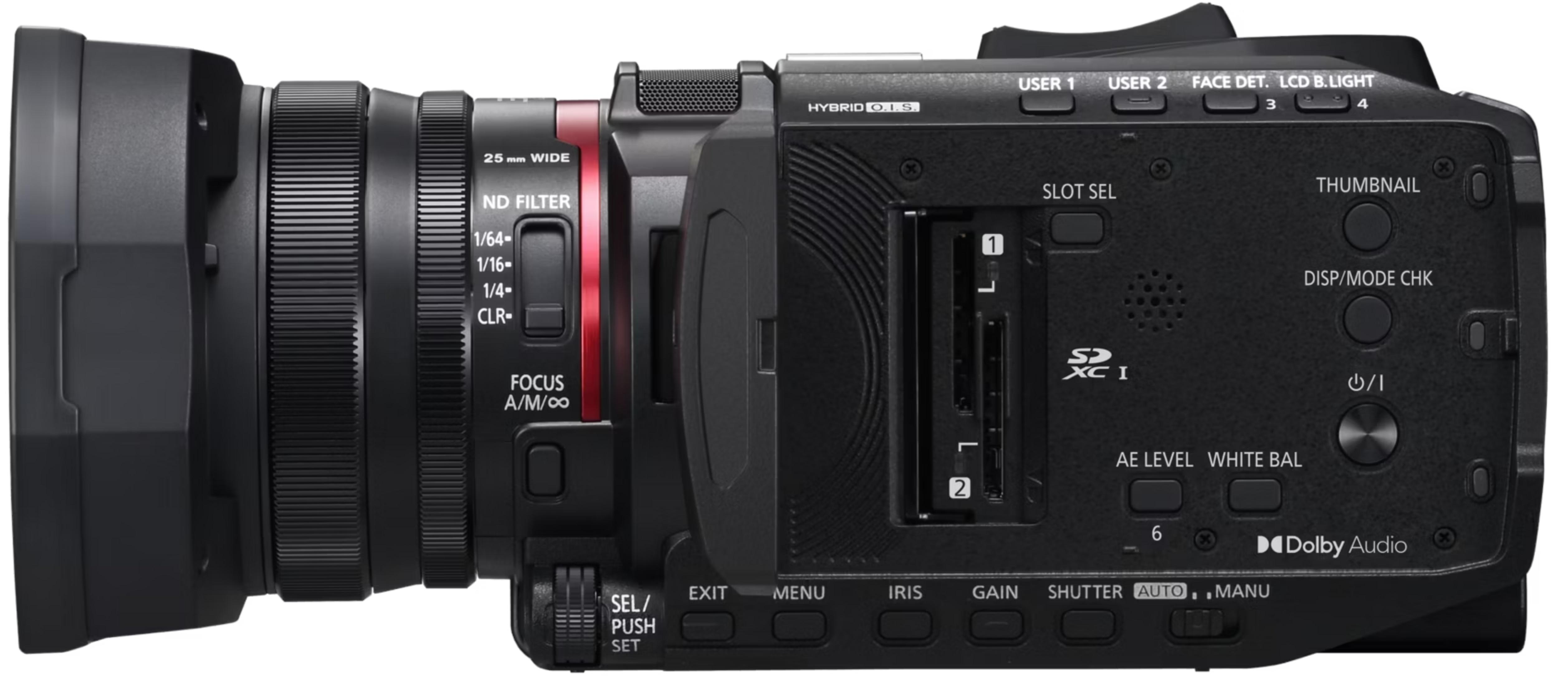 Profesjonalna kamera wideo pokazująca obiektyw, przyciski sterujące i gniazda kart SD.