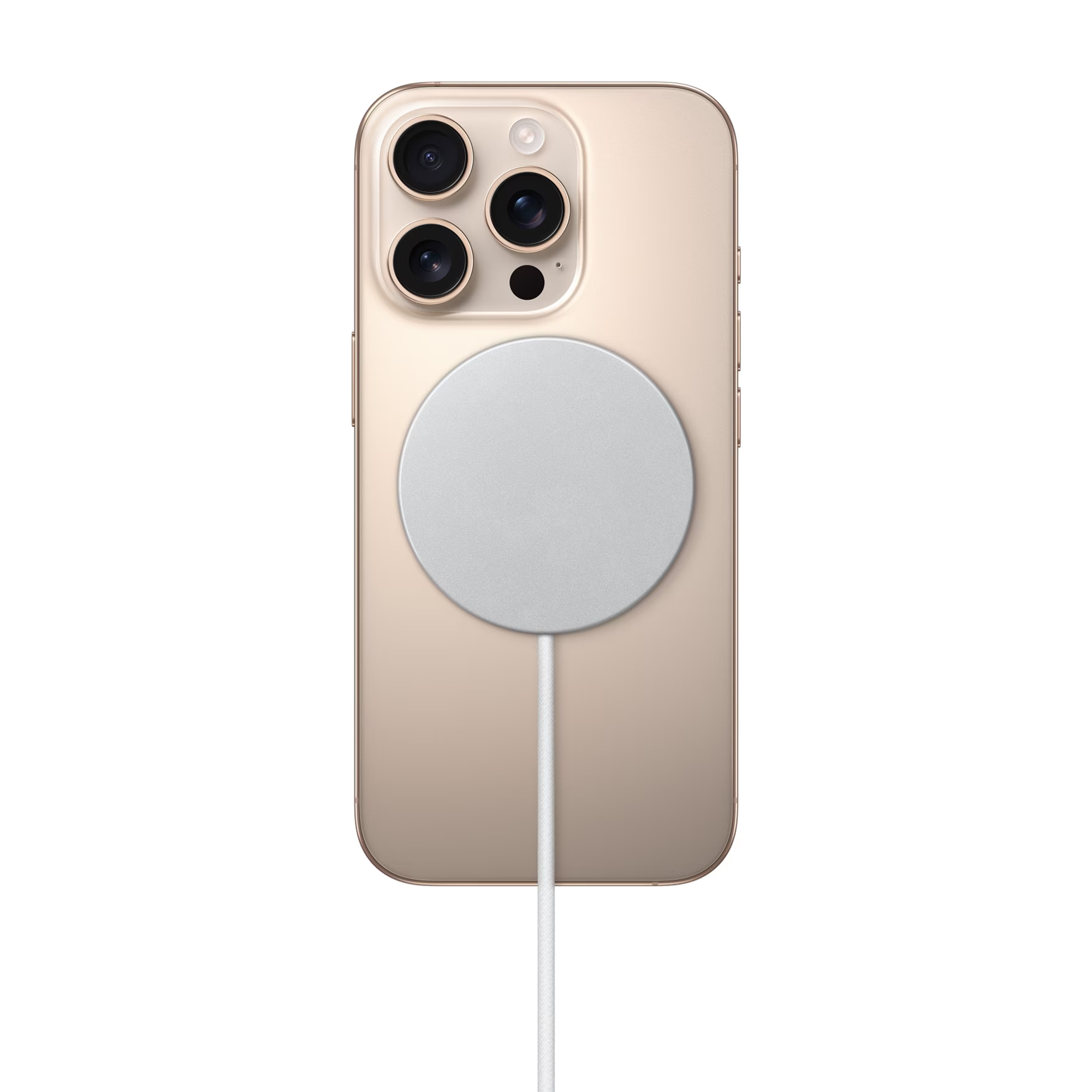 iPhone doré avec chargeur et câble MagSafe.