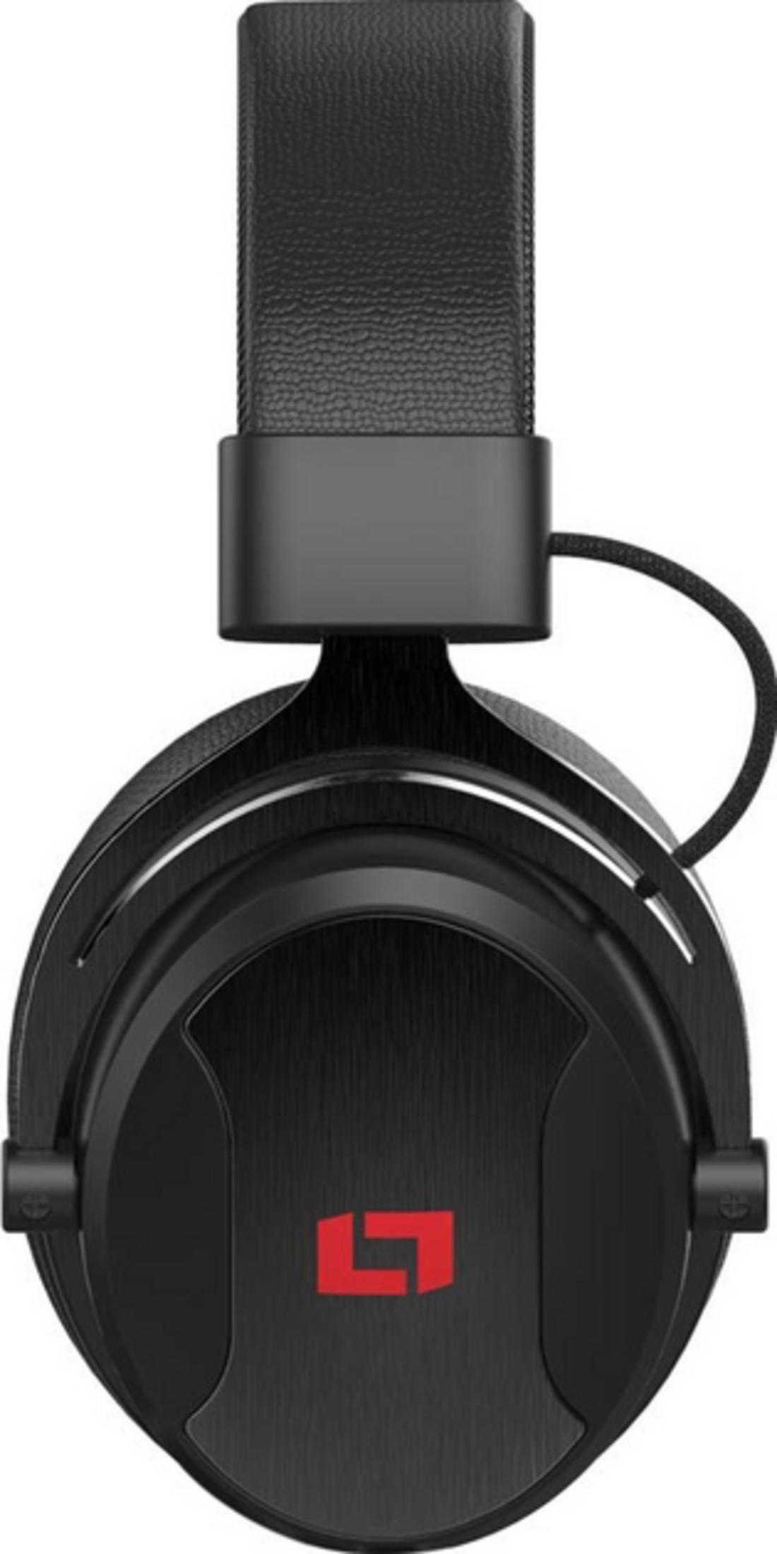 Czarne słuchawki z czerwonym logo na nauszniku.