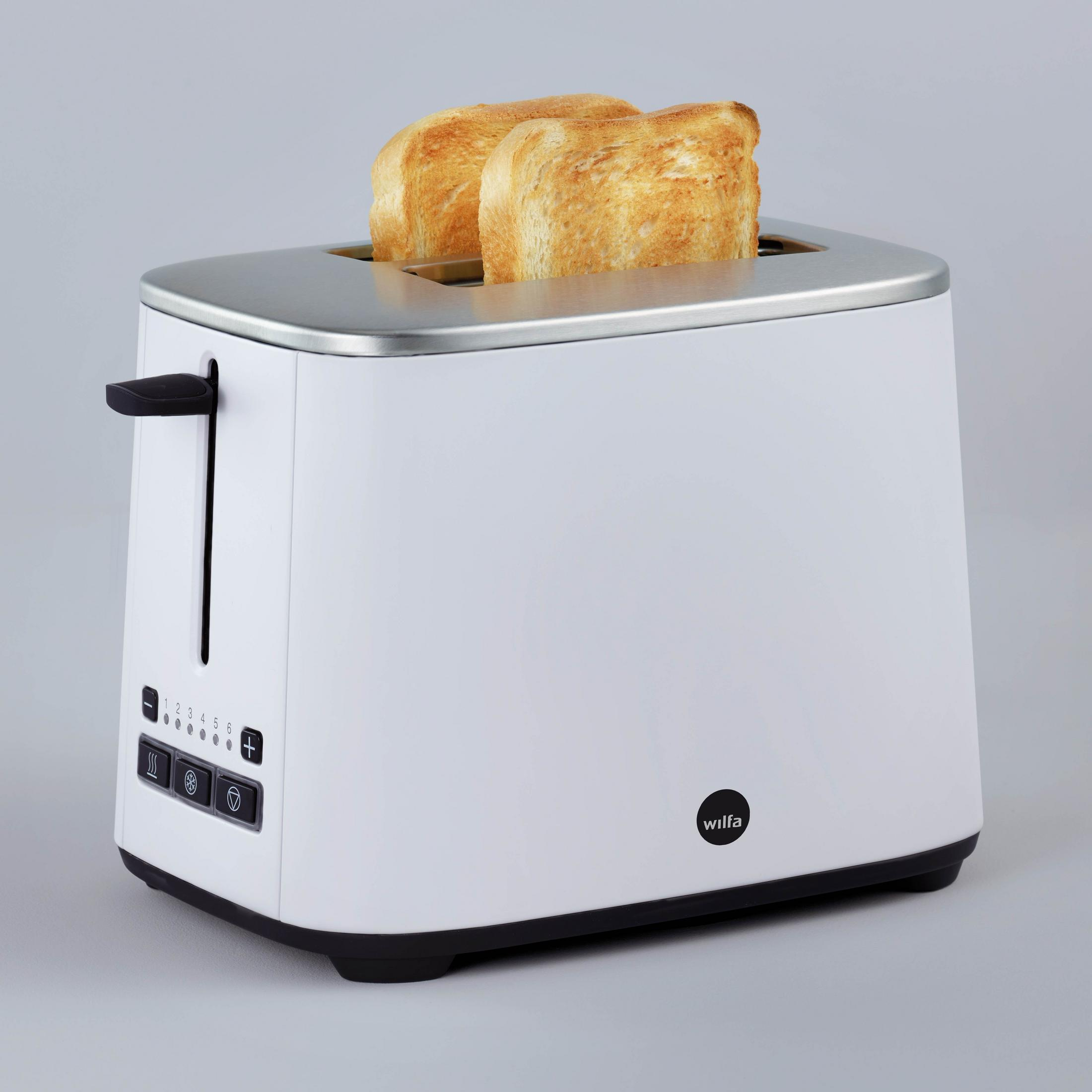 Ein weißer Toaster mit zwei goldbraunen Toastbrotscheiben.