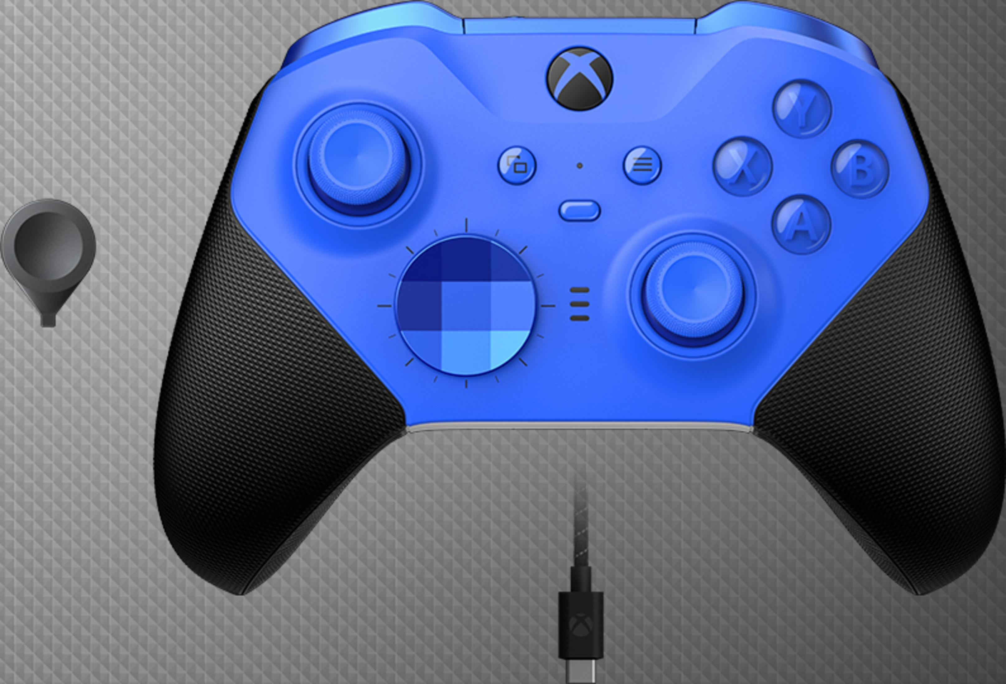 Mando azul de Xbox con agarres negros y cable USB-C.