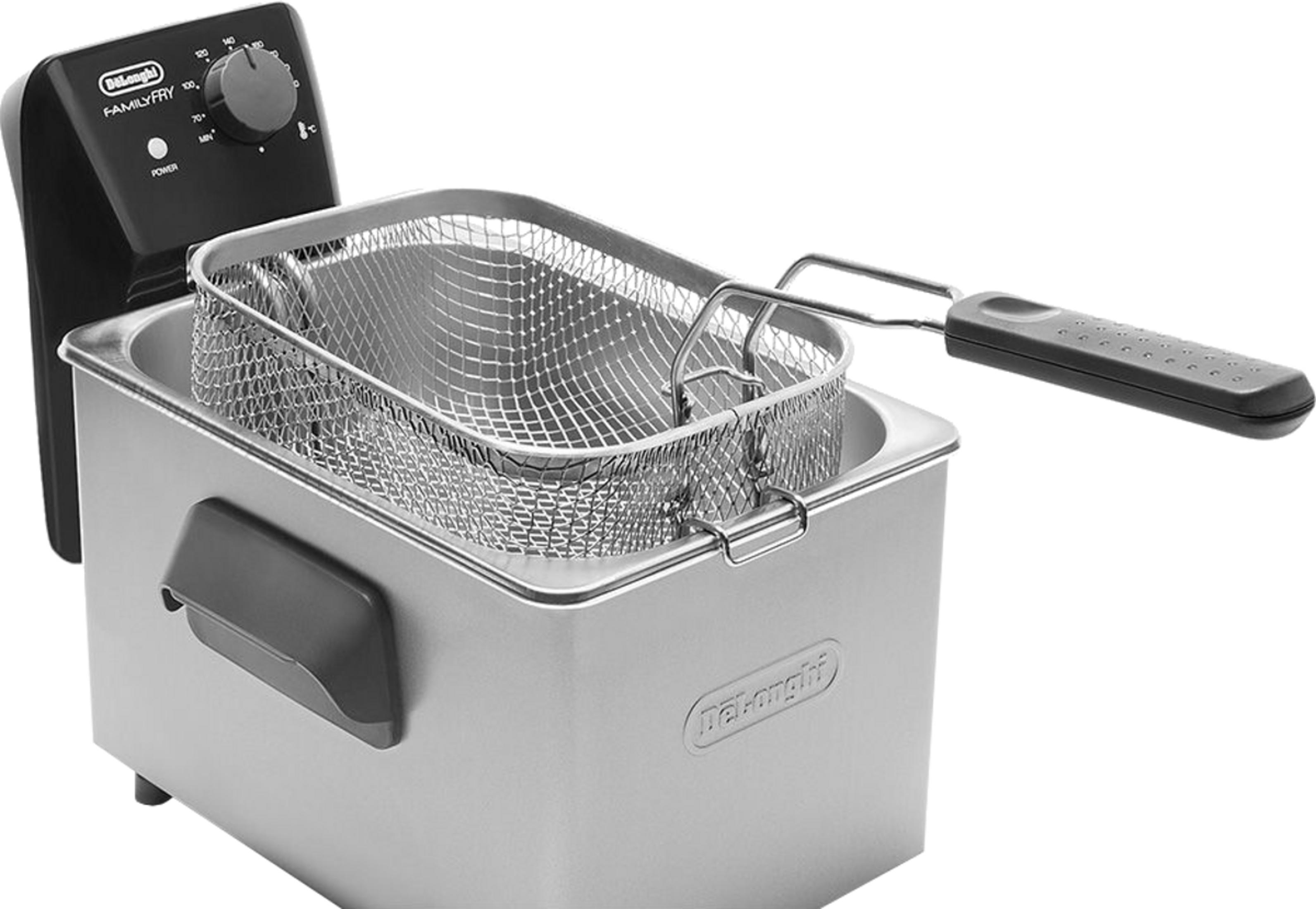 Srebrna frytkownica z wyjmowanym koszem drucianym i czarną rączką.