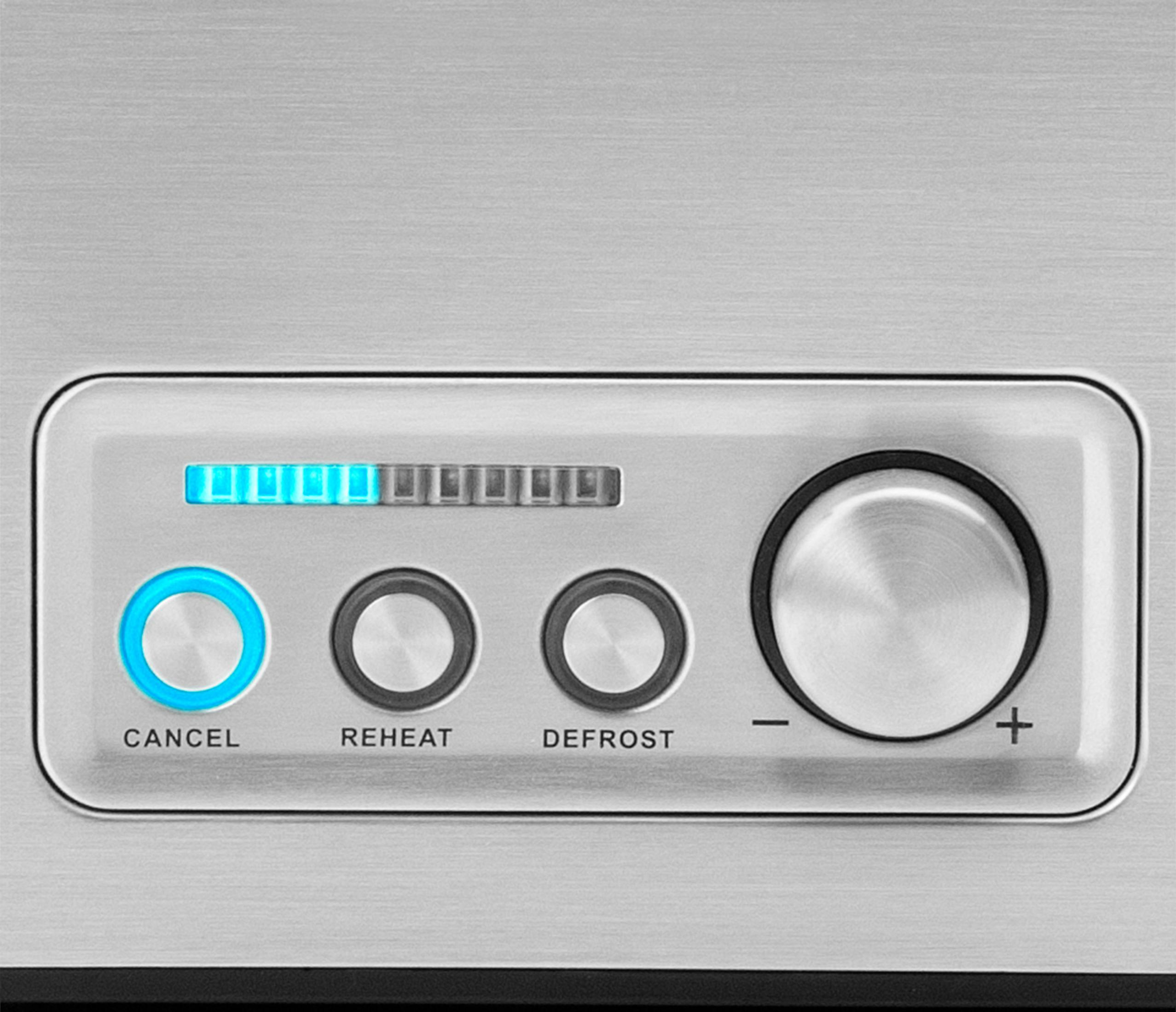 Edelstahl-Bedienfeld mit blauen Lichtern und Knöpfen: Cancel, Reheat, Defrost.