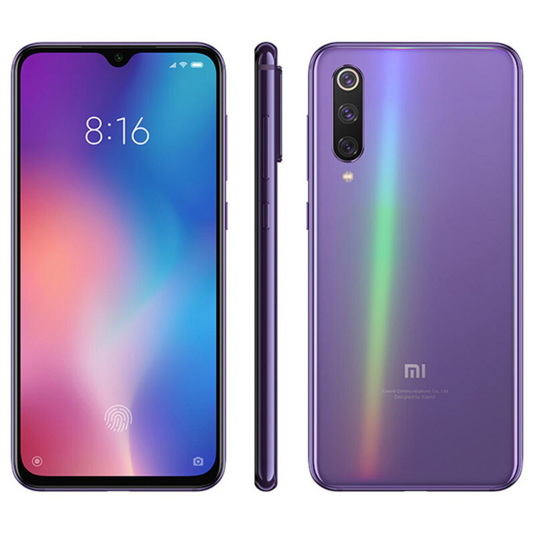 Uno smartphone viola mostrato frontalmente, lateralmente e posteriormente con tre fotocamere.