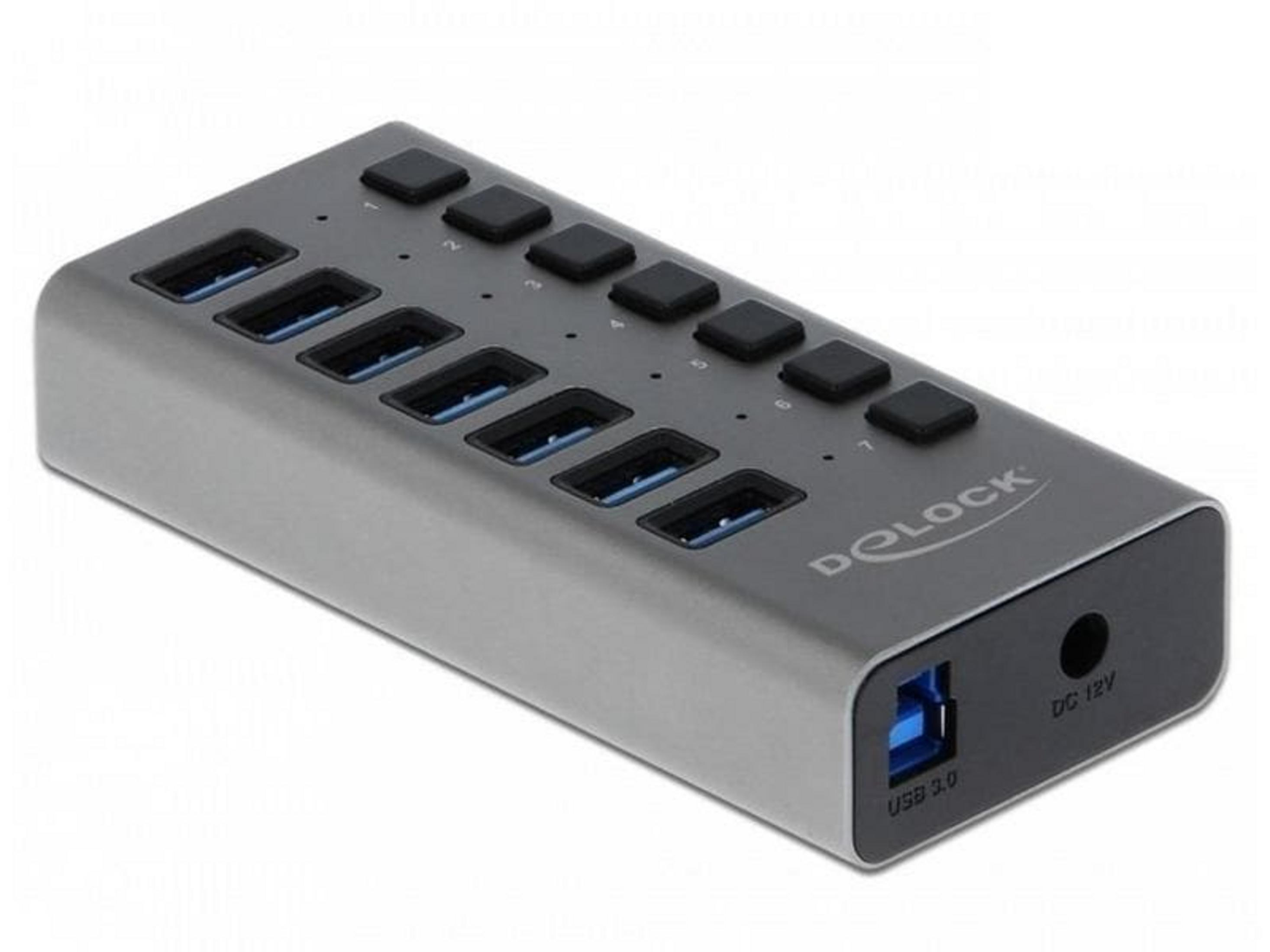 Grauer USB-Hub mit 7 Anschlüssen und schwarzen Schaltern.