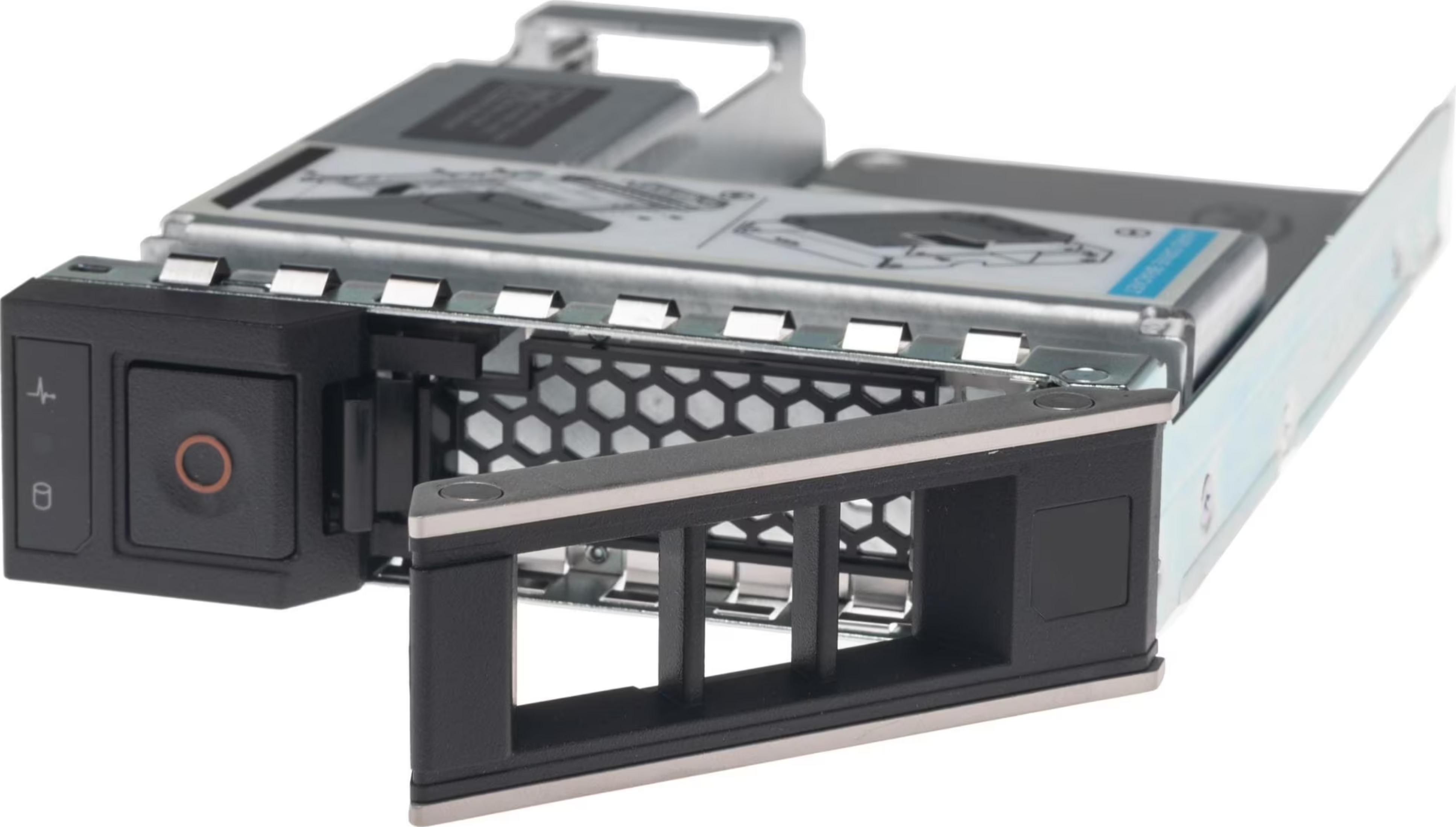 Otwarta kieszeń dysku twardego serwera z czarną obudową i srebrnymi akcentami na białym tle.