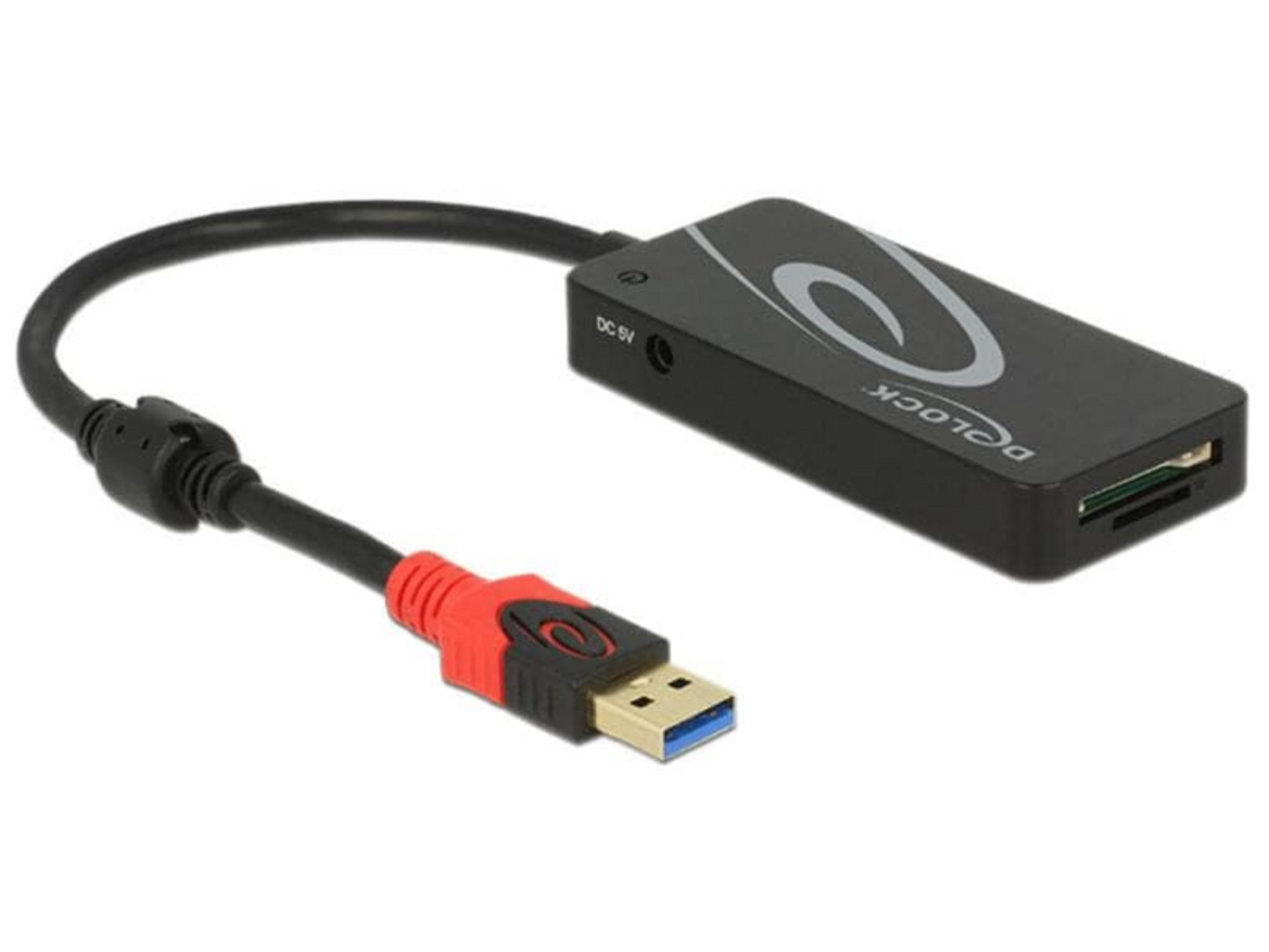 Ein schwarzer USB-Adapter mit rotem Stecker und SD-Kartensteckplatz.