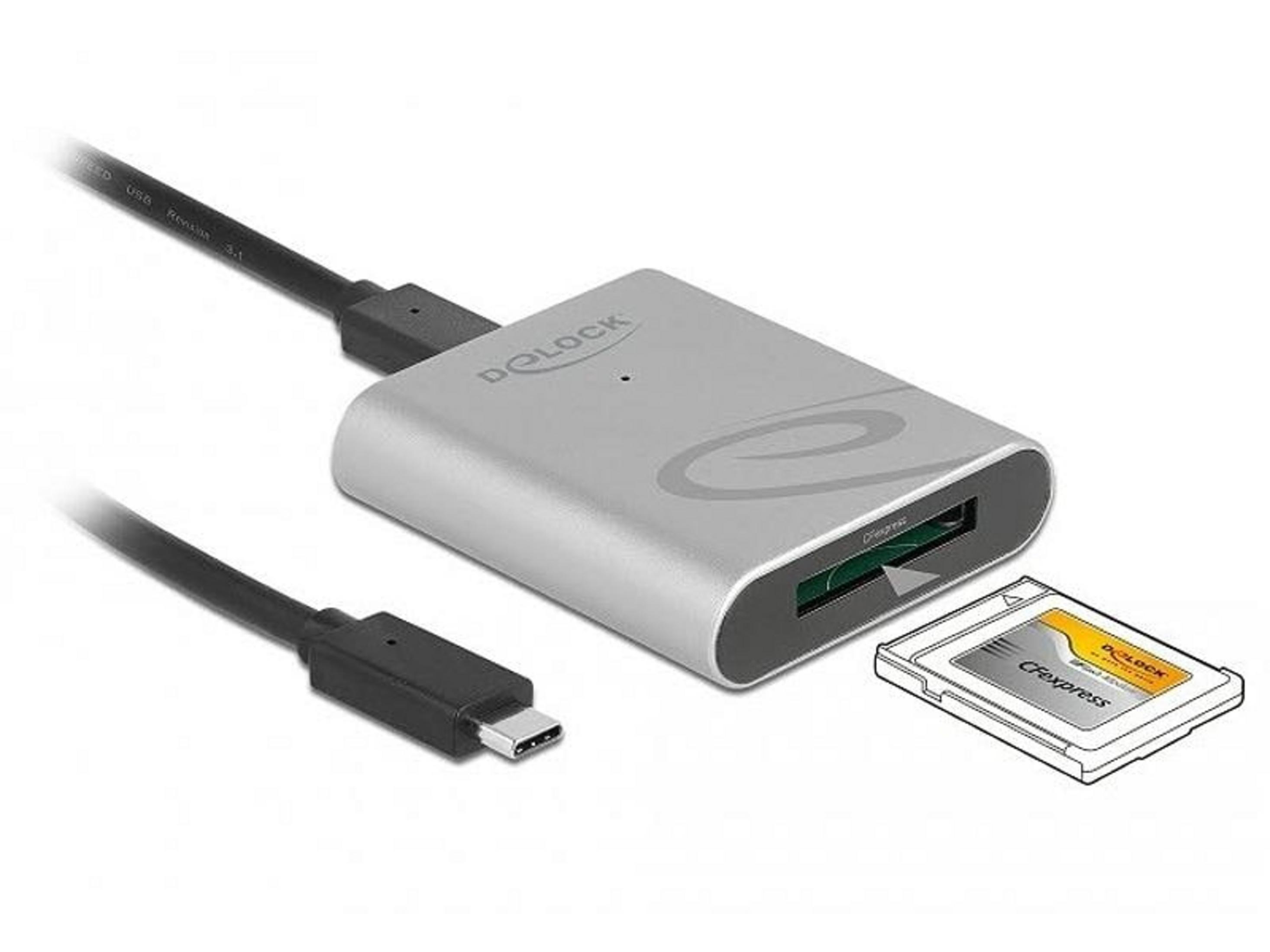 Lettore di schede USB-C argentato con scheda CFexpress e cavo USB-C.