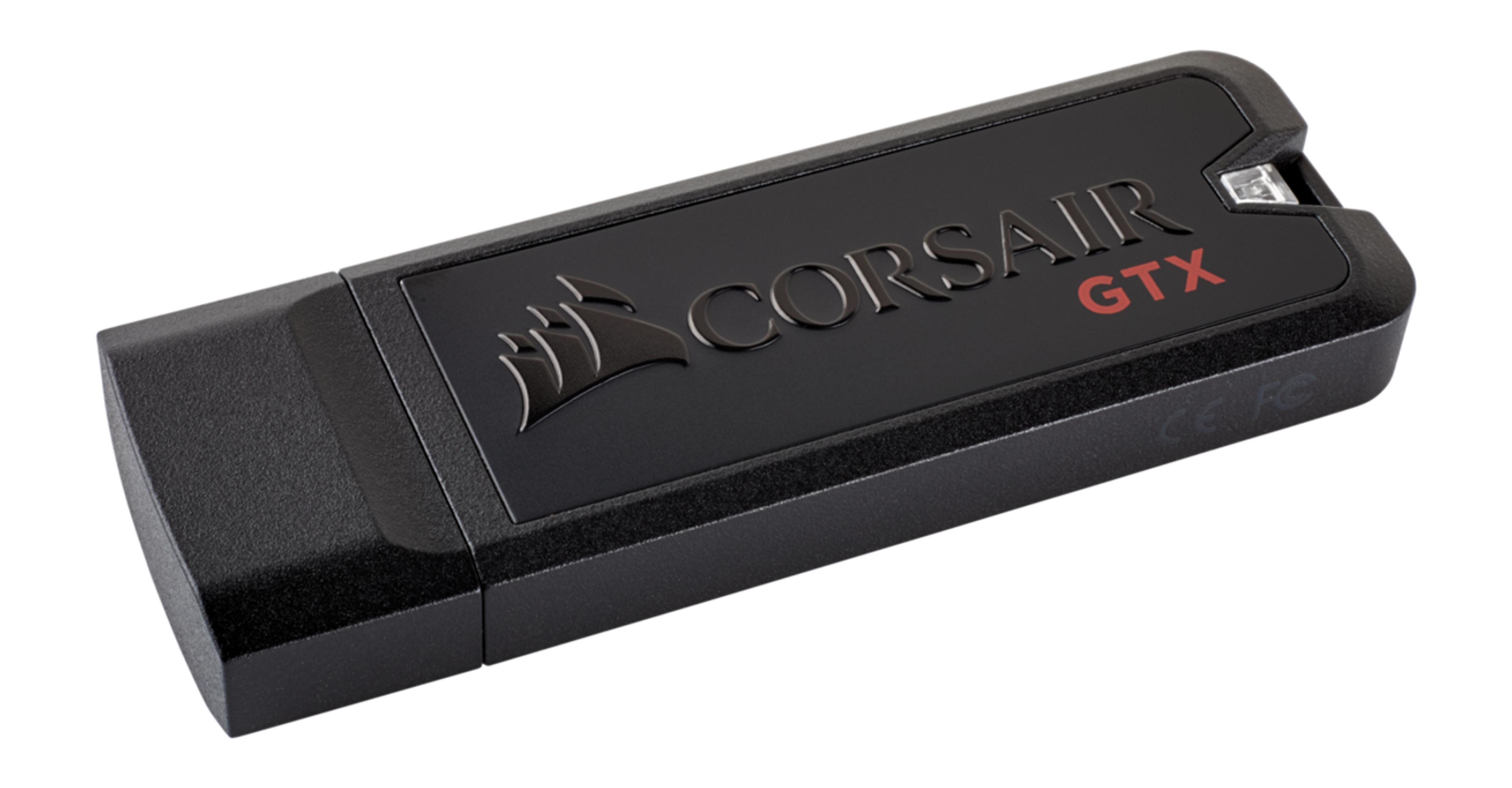 Czarny pendrive Corsair GTX z logo i czerwonym napisem.