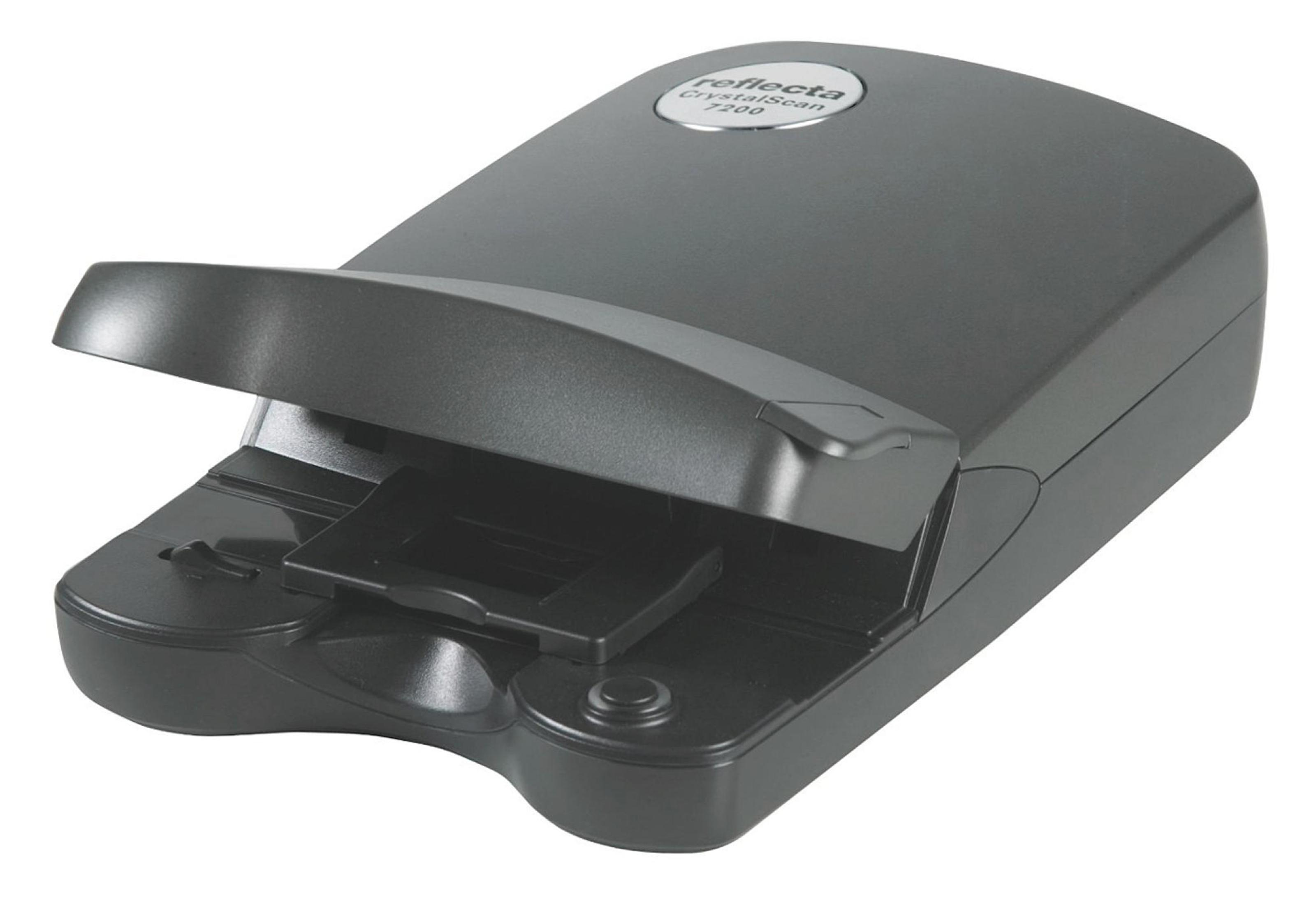 Ein grauer Reflecta CrystalScan 7200 Scanner mit geöffnetem Deckel.