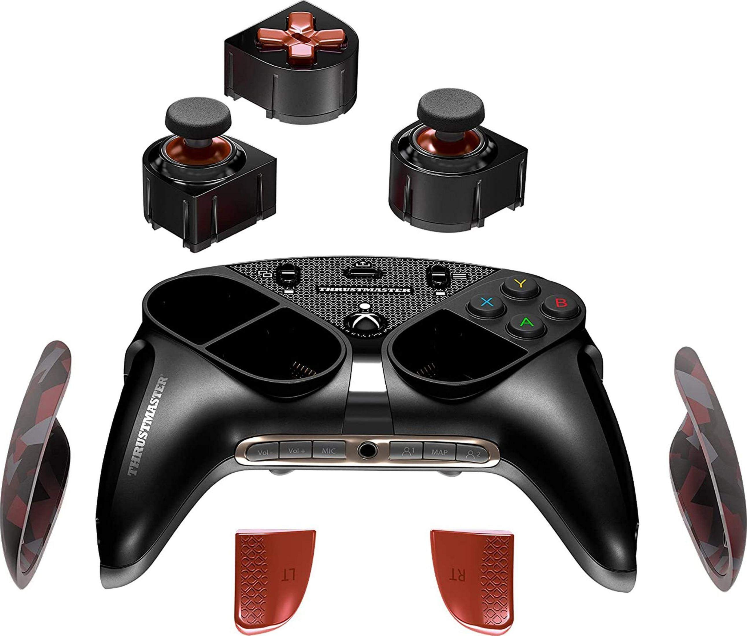 Un mando de juegos negro con piezas intercambiables como joysticks y D-pad.
