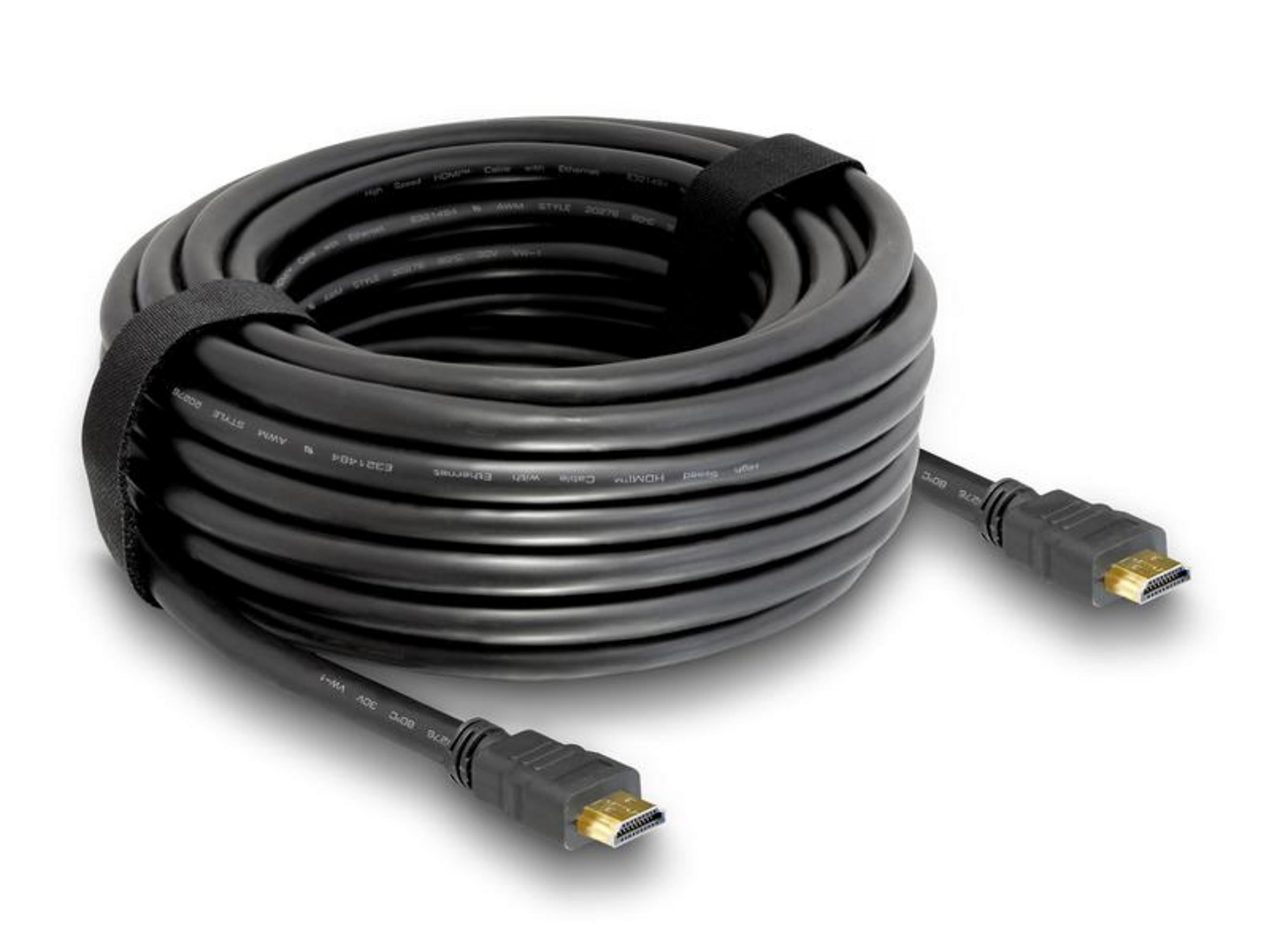 Zwarte HDMI-kabel met twee connectoren, opgerold en vastgezet met klittenband.