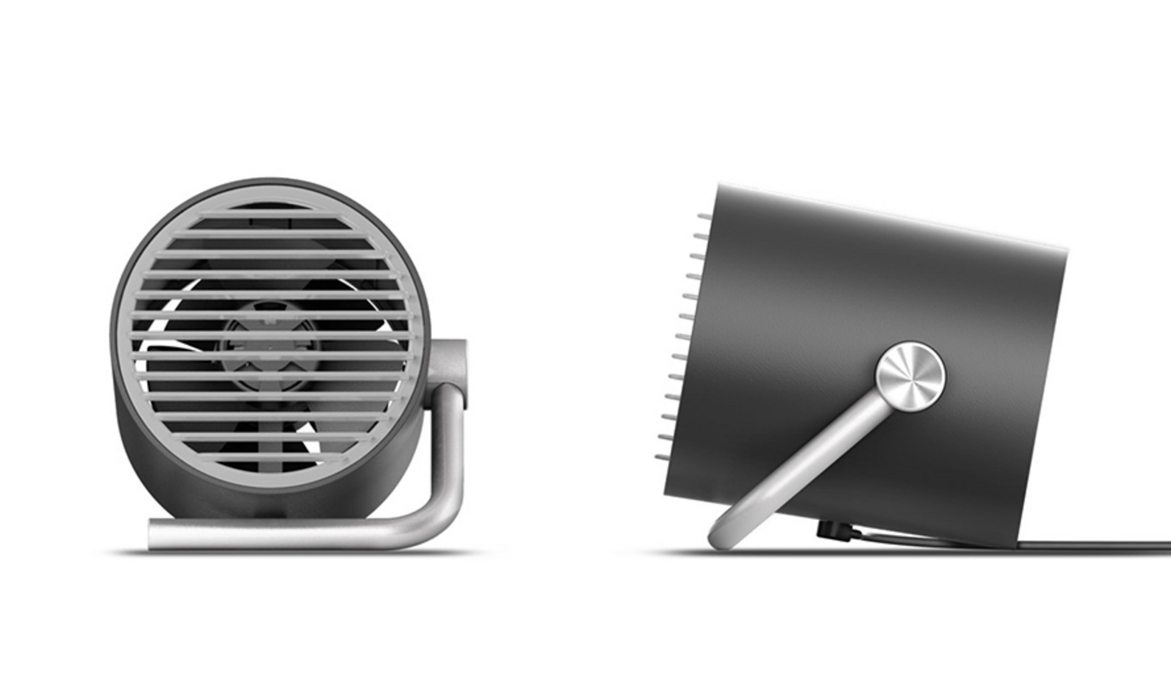 Un ventilateur noir avec un support argenté sur fond blanc.