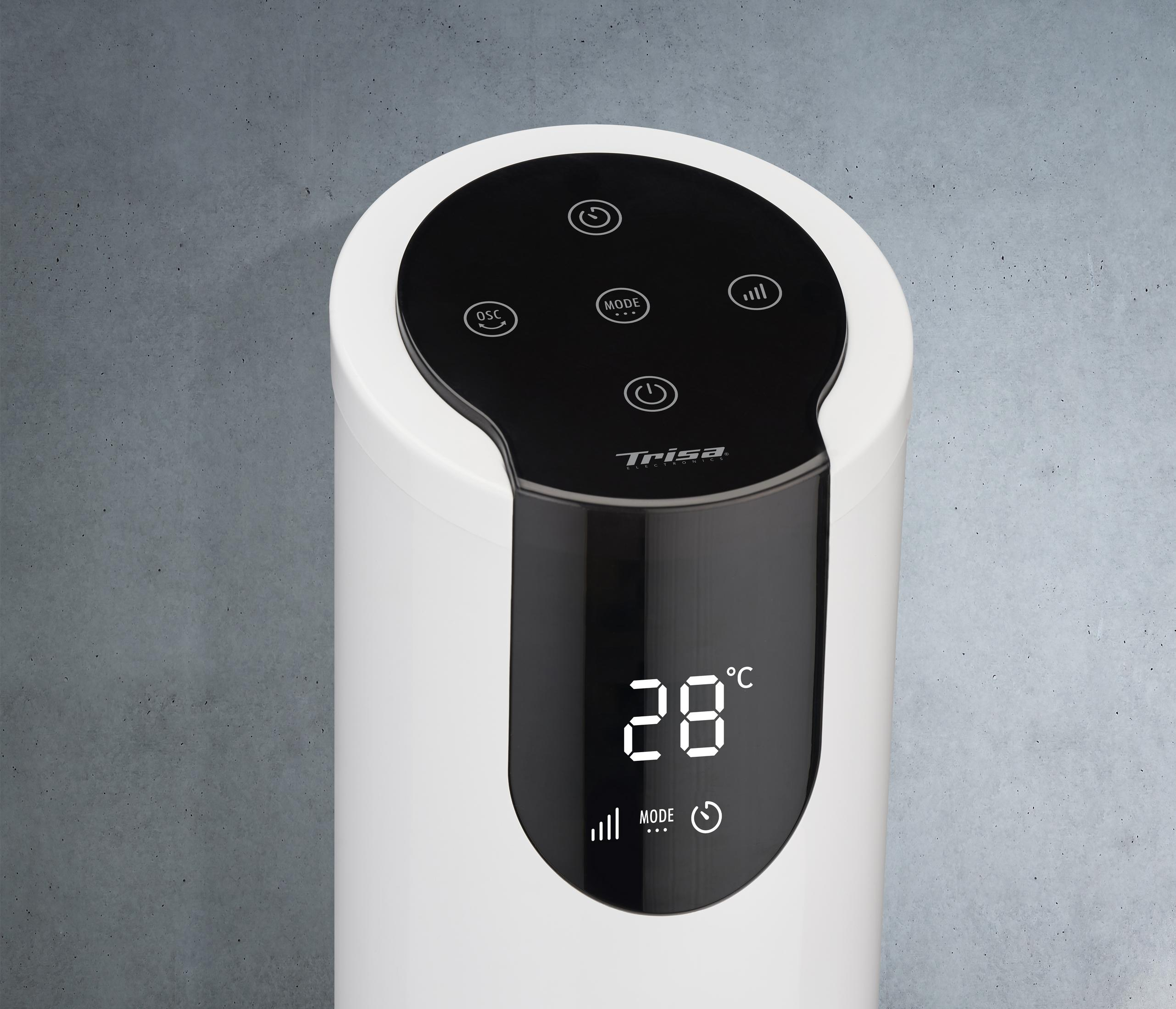 Ein weißer Turmlüfter mit digitaler Anzeige zeigt 28°C an.
