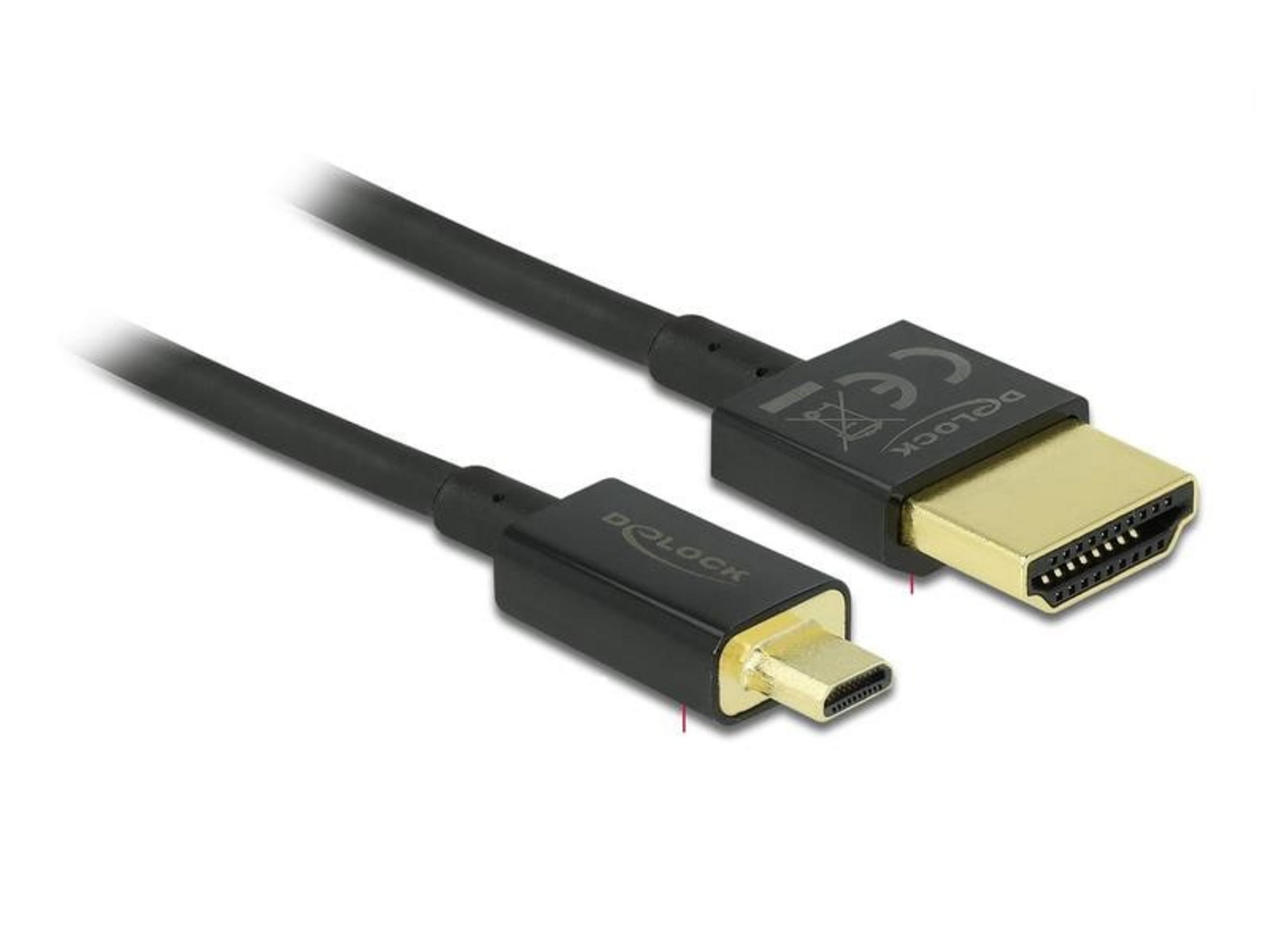Ein schwarzes HDMI-Kabel mit goldenen Anschlüssen.