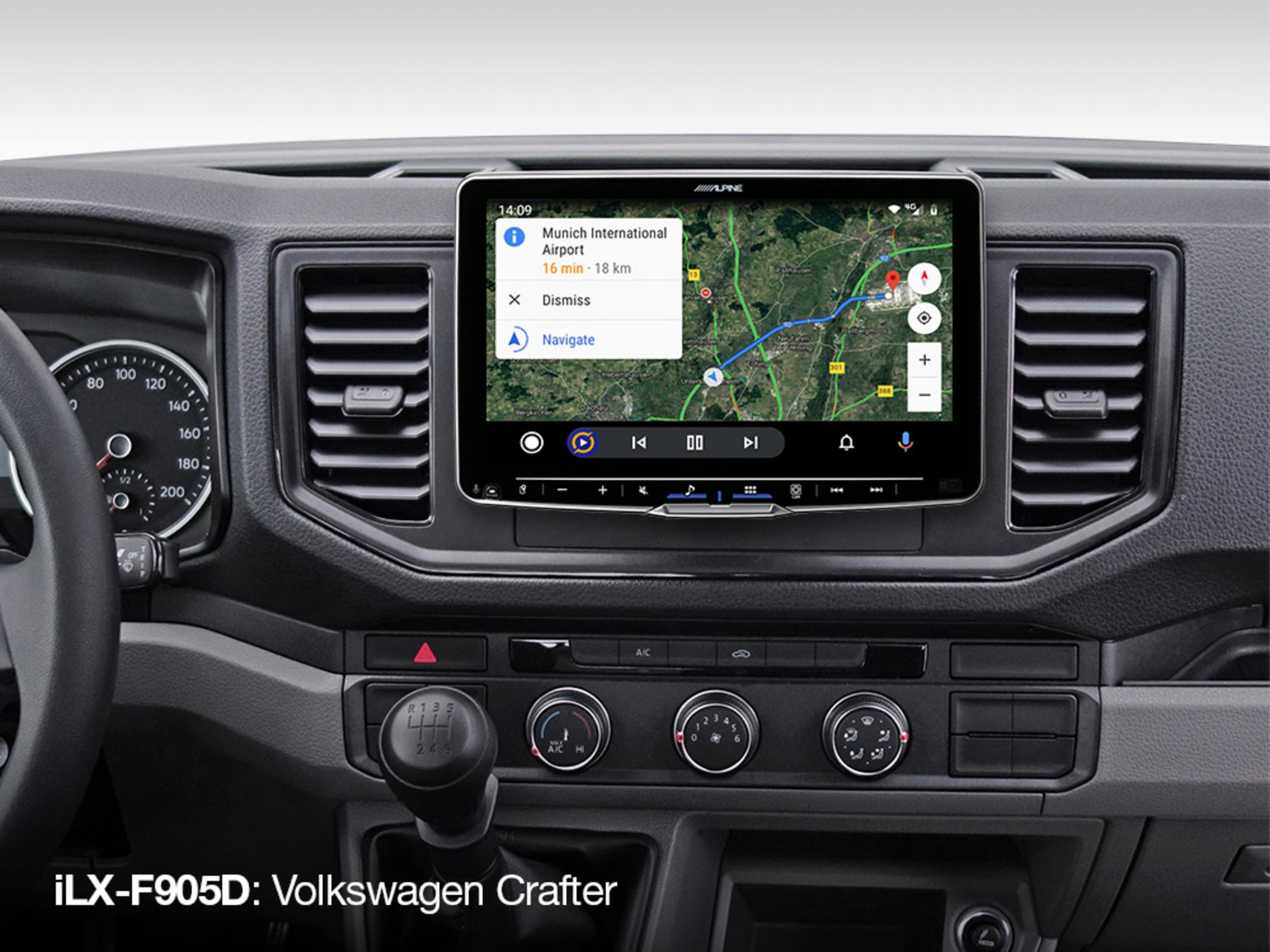 Armaturenbrett eines VW Crafter mit Alpine Infotainment und Navi.