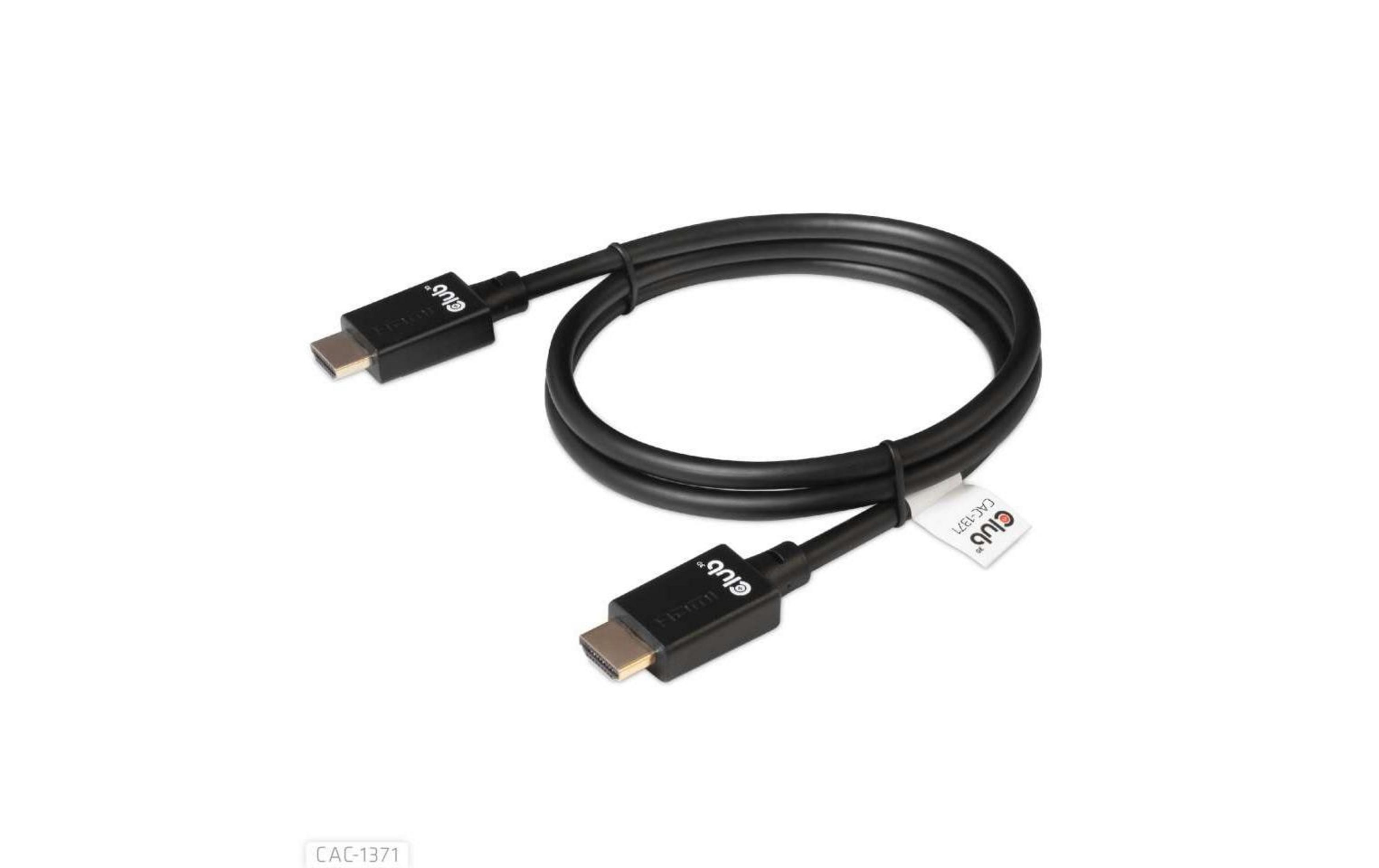 Ein schwarzes HDMI-Kabel mit goldenen Anschlüssen, auf weißem Hintergrund.