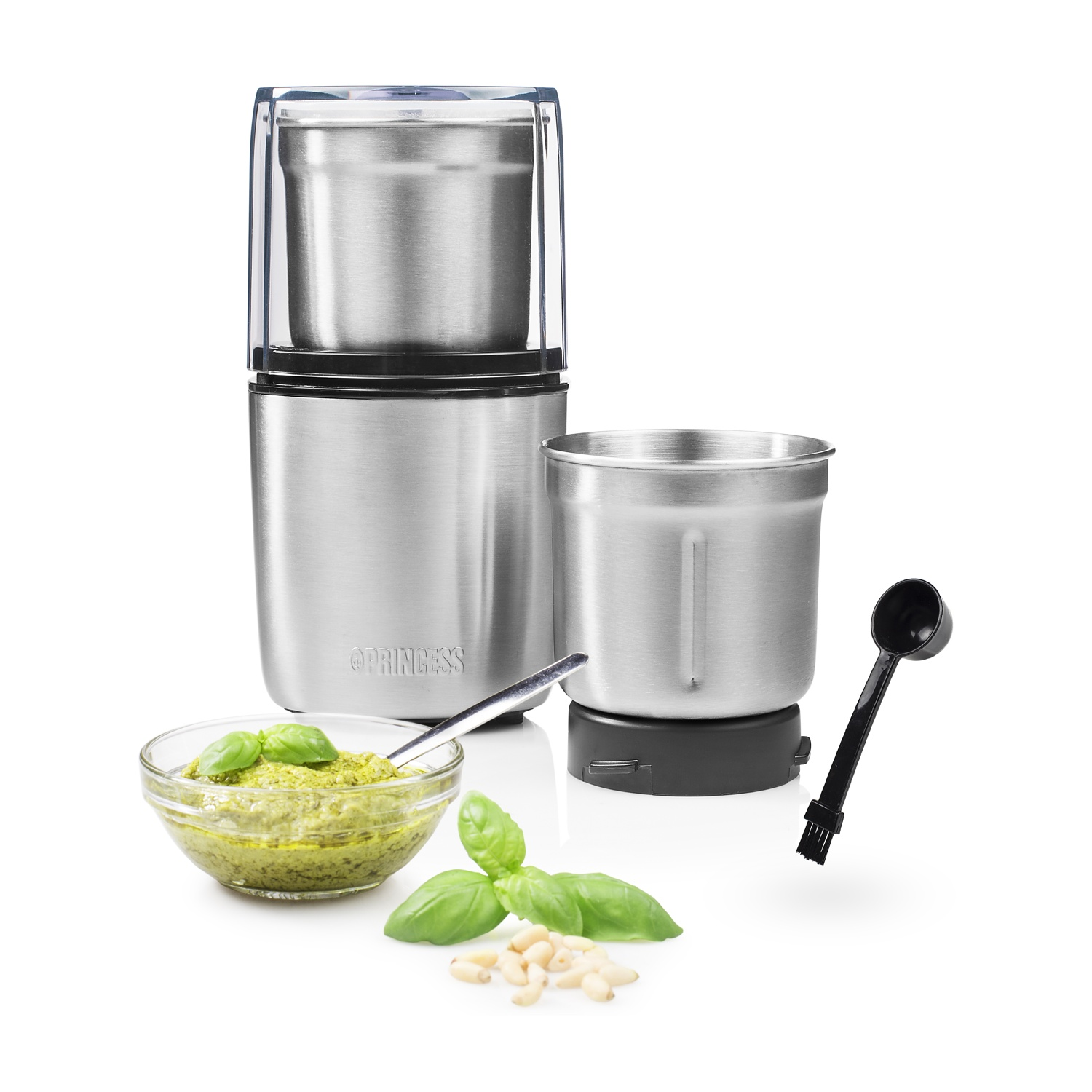 Edelstahl-Mühle mit Schüssel Pesto, Basilikum und Pinienkernen