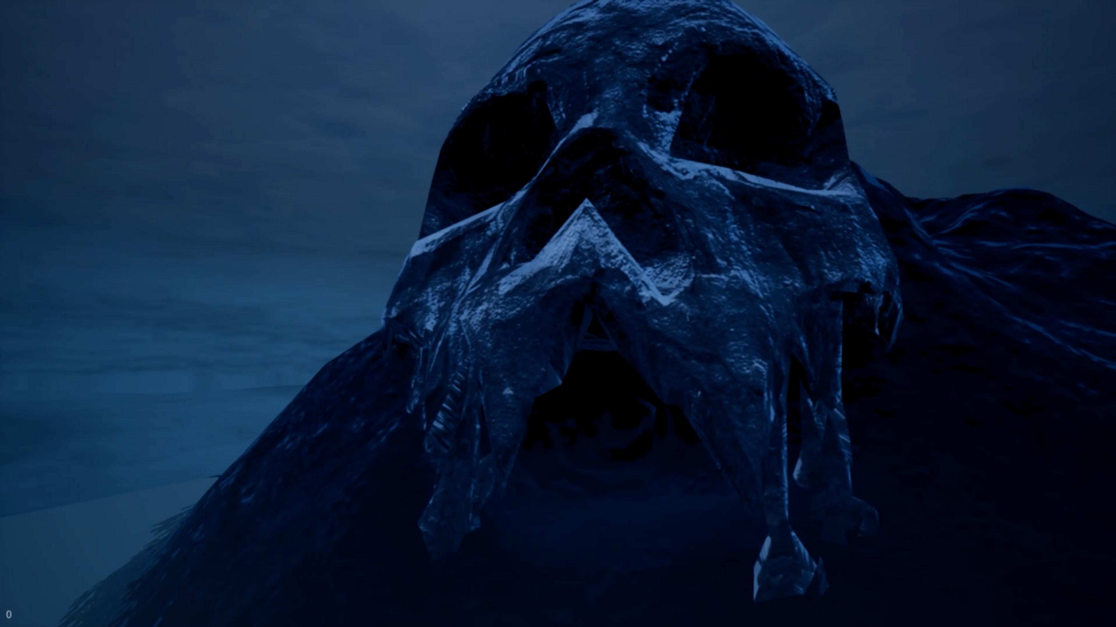 Eine dunkle, eisige Felsformation, die wie ein Totenkopf aussieht, im Dunkeln.